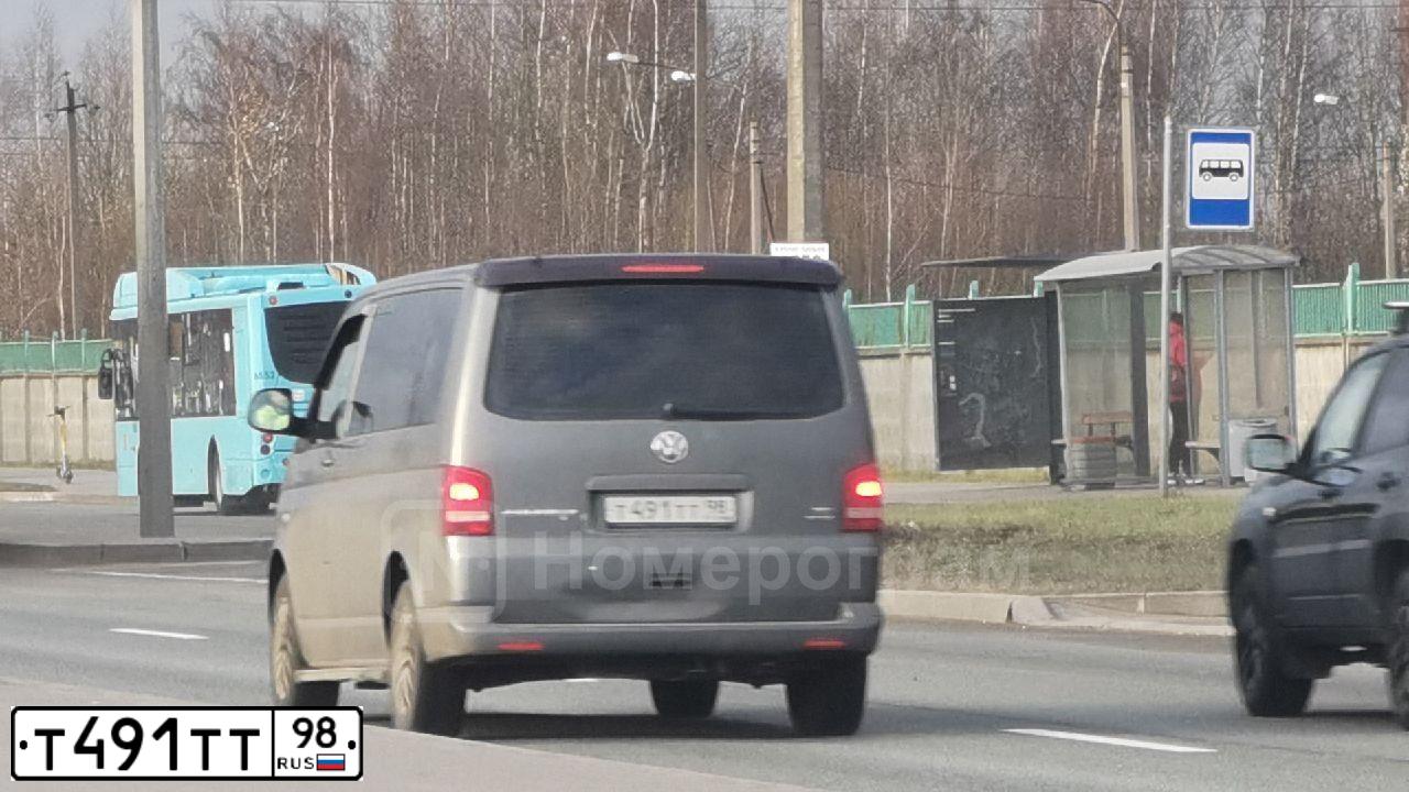 Фото автомобиля VOLKSWAGEN PASSAT, 2001 — госномер Р491ТТ98. Цвет: ТЕМНО-СИНИЙ
