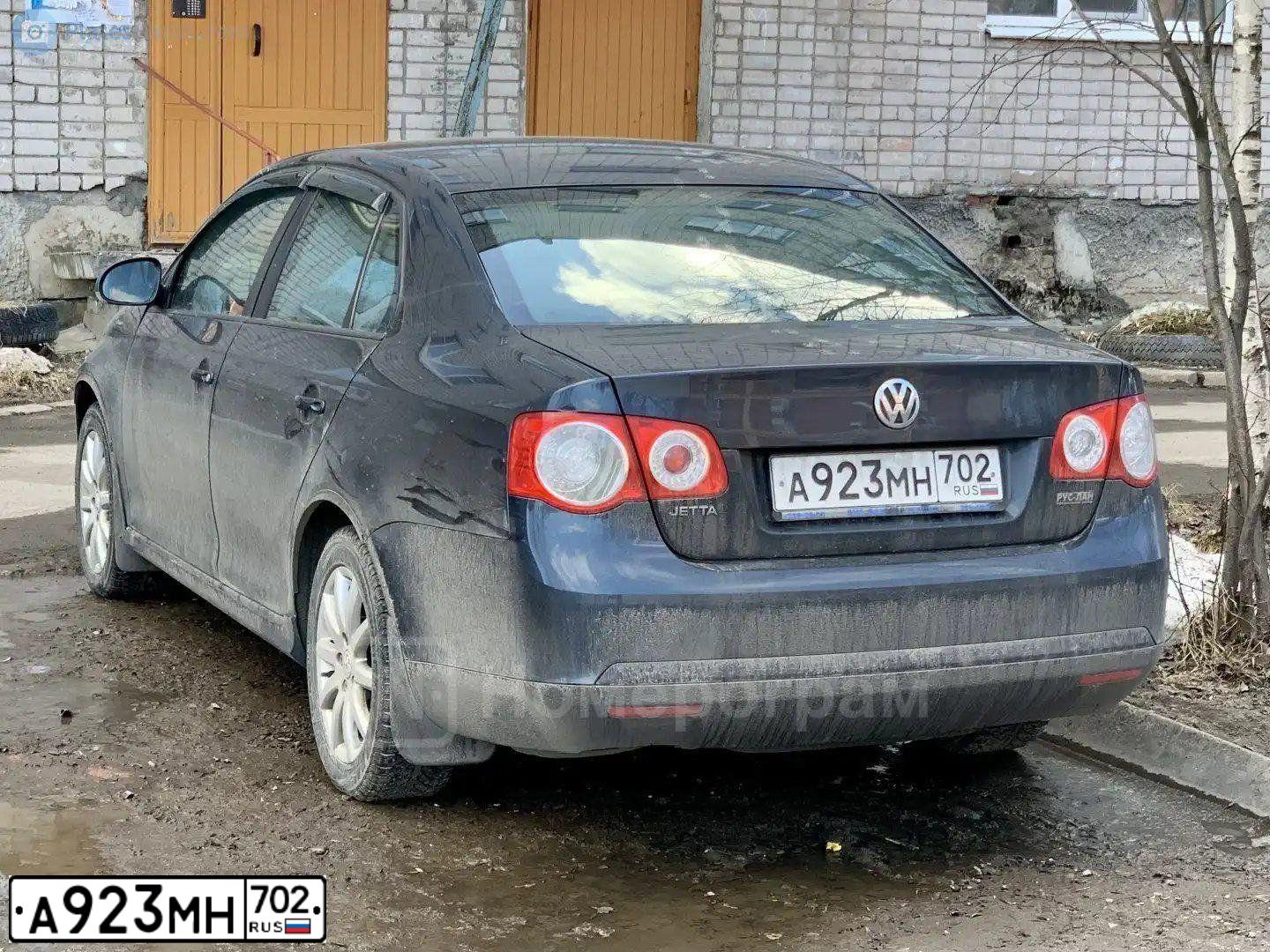 Фото автомобиля VOLKSWAGEN JETTA, 2008 — госномер Р675ОМ199. Цвет: Серо-Синий