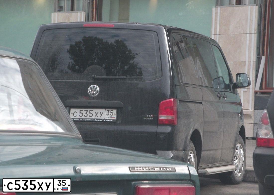 Фото автомобиля VOLKSWAGEN CARAVELLE, 2012 — госномер А676ОУ799. Цвет: ЧЕРНЫЙ