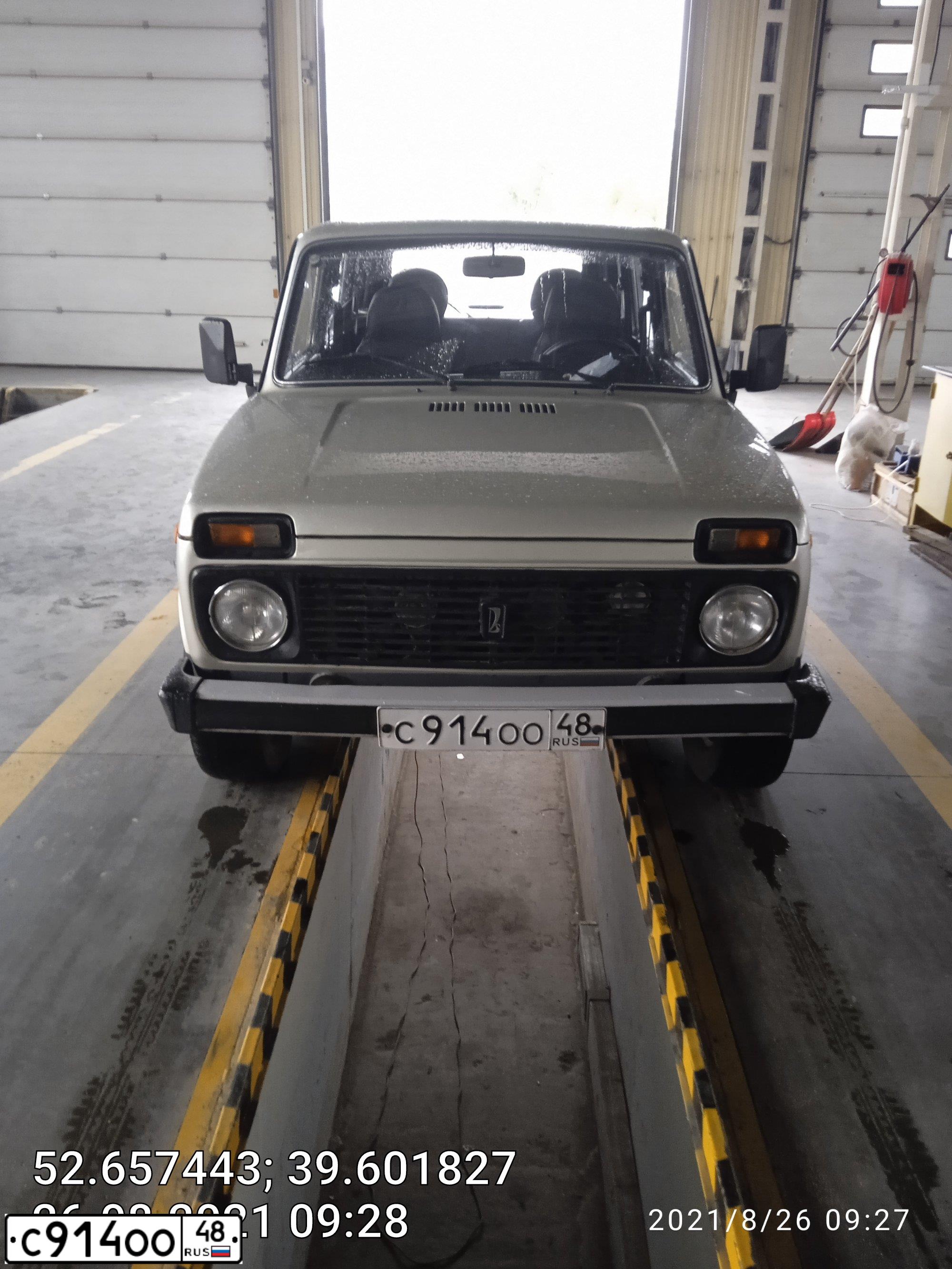 Фото автомобиля LADA 2131 NIVA, 2004 — госномер С914ОО48. Цвет: СЕРЕБР.-БЕЖЕВЫЙ