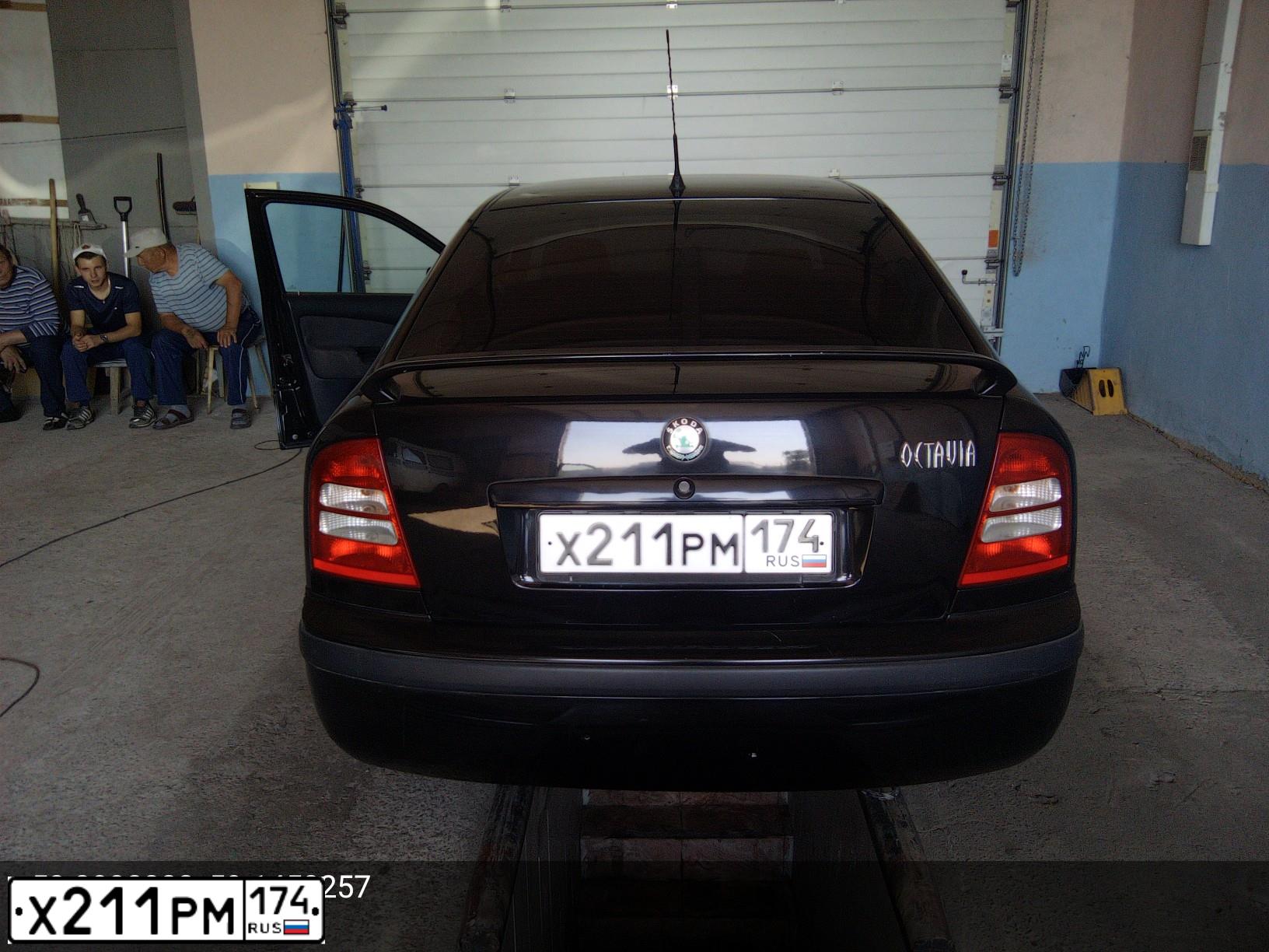 Фото автомобиля SKODA OCTAVIA, 2008 — госномер Х211РМ174. Цвет: ЧЕРНЫЙ