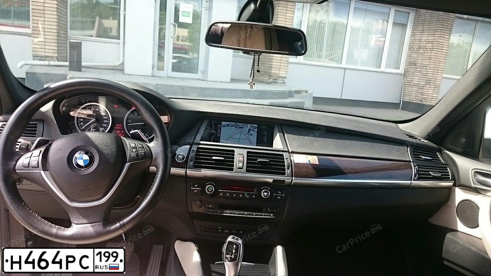 Фото автомобиля BMW X6, 2012 — госномер Р774ММ977. Цвет: Белый