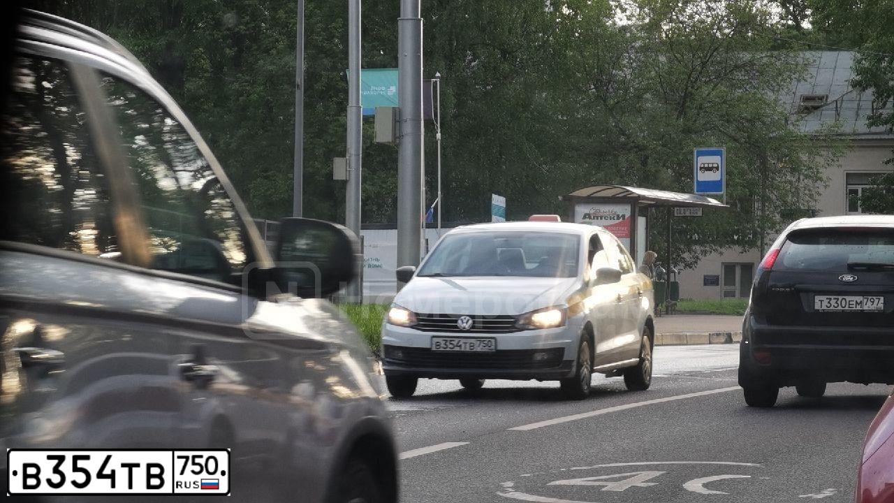 Фото автомобиля VOLKSWAGEN POLO, 2018 — госномер Н300ОС164. Цвет: БЕЛЫЙ
