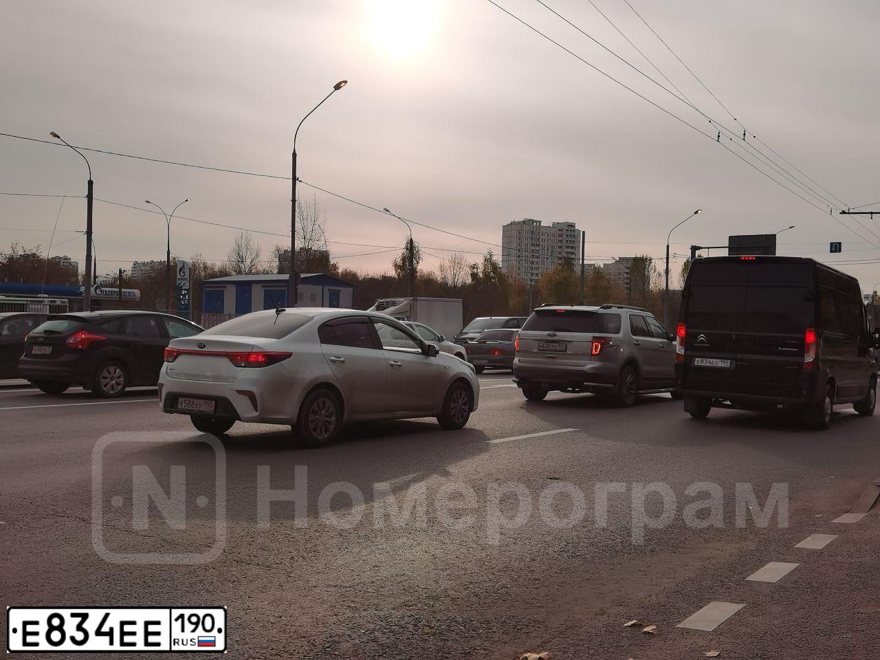 Фото автомобиля GAZ 2752 SOBOL, 2010 — госномер Т462СТ750. Цвет: Серый