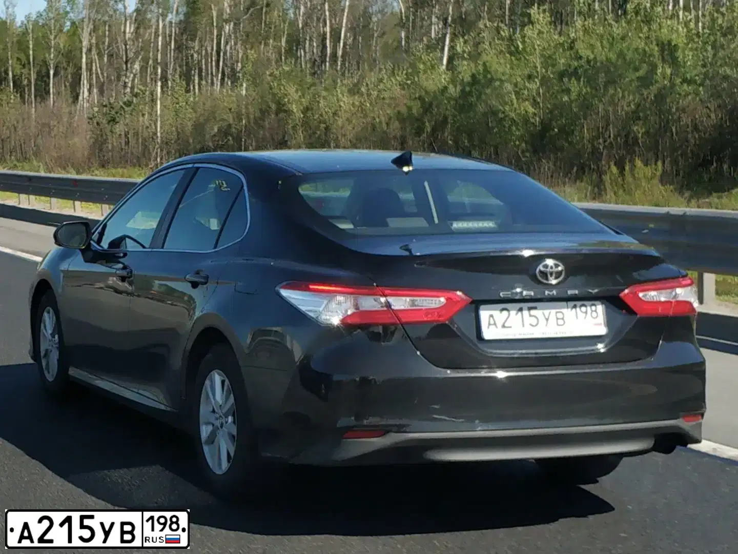 Фото автомобиля TOYOTA CAMRY, 2018 — госномер А215УВ198. Цвет: ЧЕРНЫЙ МЕТАЛЛИК