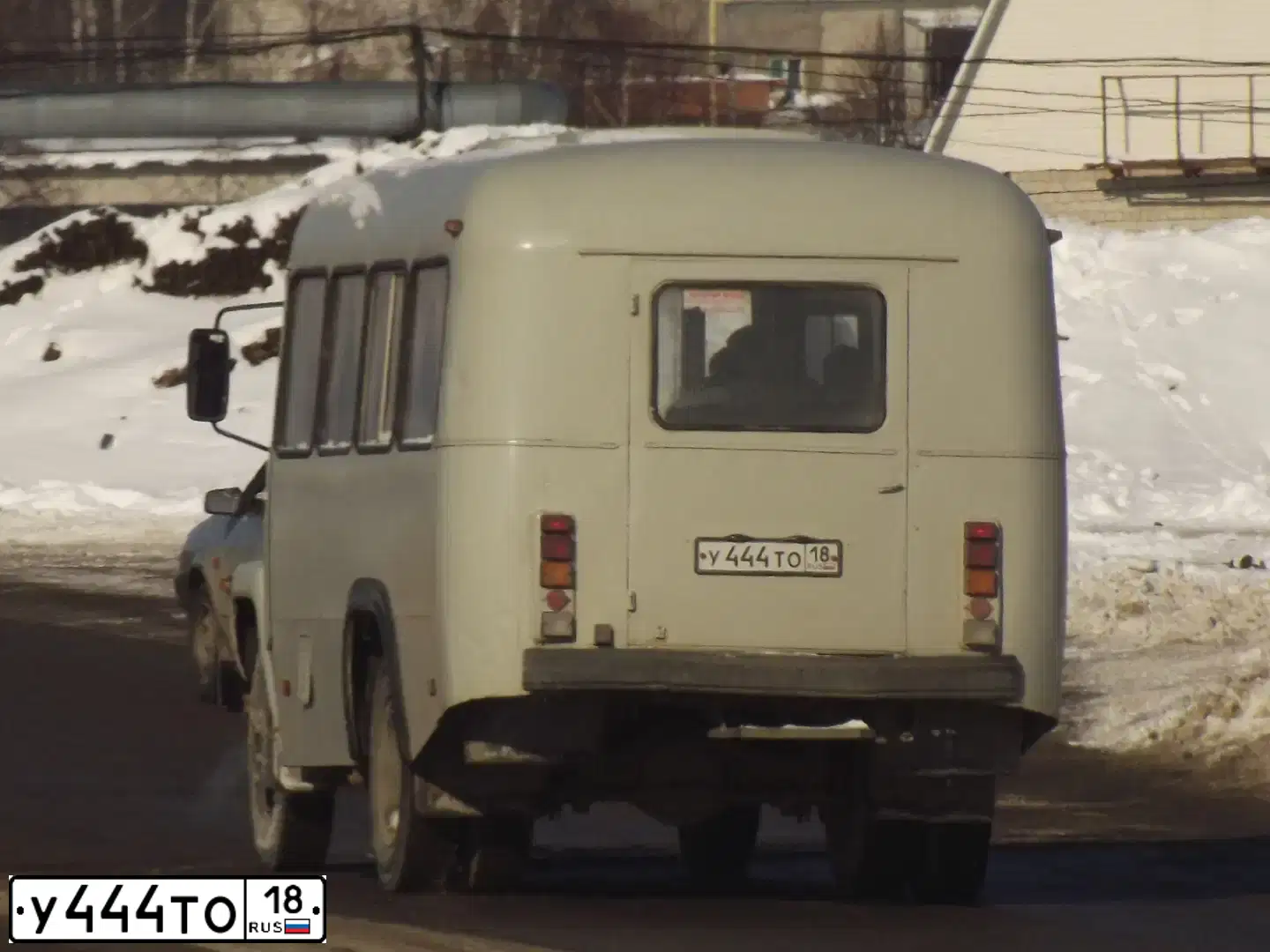 Фото автомобиля UAZ 3909, 2013 — госномер Н973АР18. Цвет: ЗАЩИТНЫЙ