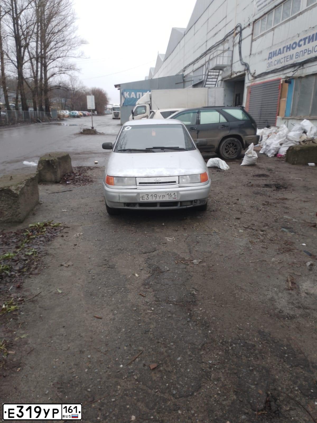 Фото автомобиля LADA 2112, 2003 — госномер Е319УР161. Цвет: СЕРЕБРИСТЫЙ