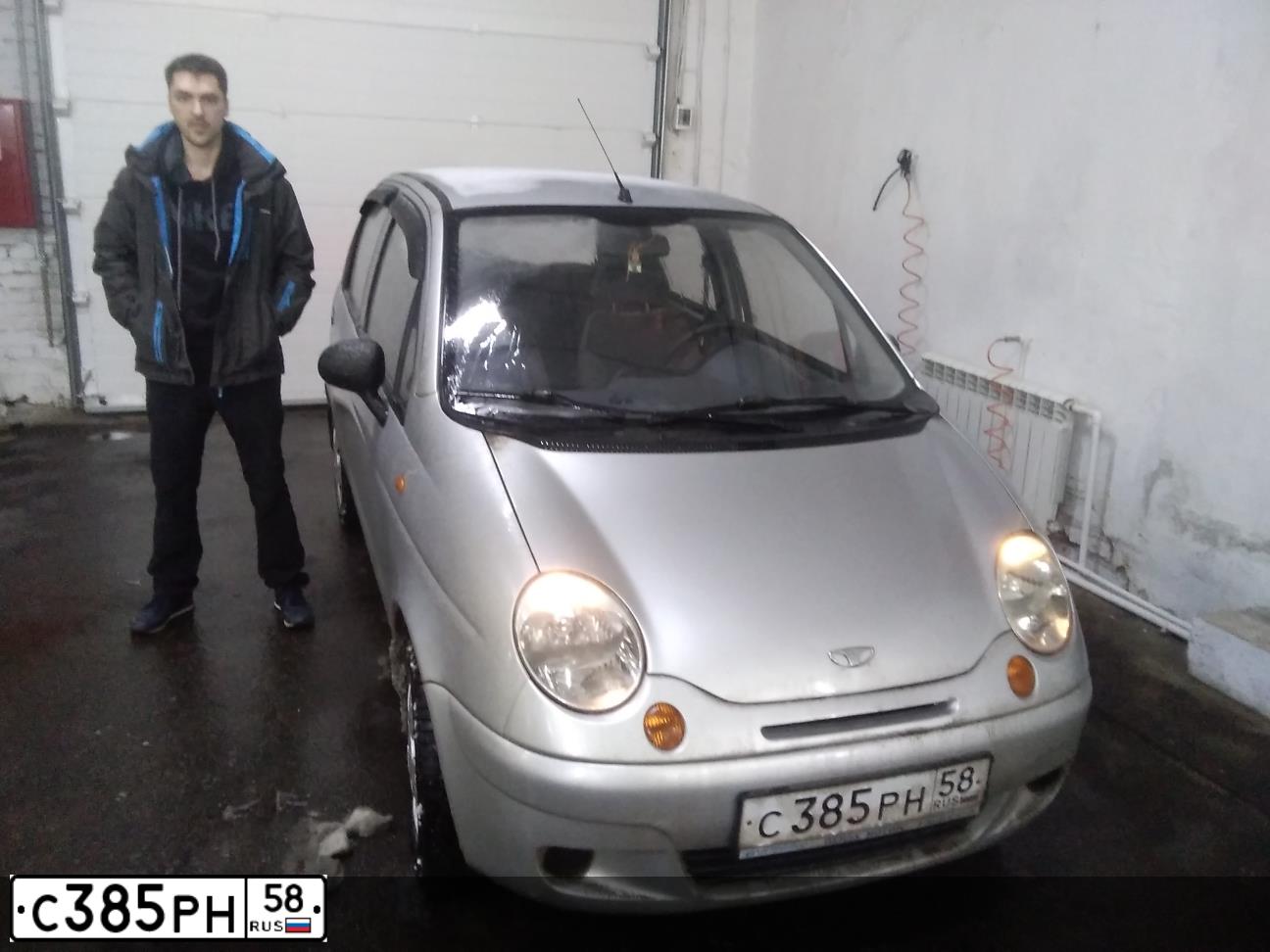 Фото автомобиля DAEWOO MATIZ, 2013 — госномер Р020АА58. Цвет: Серебристый