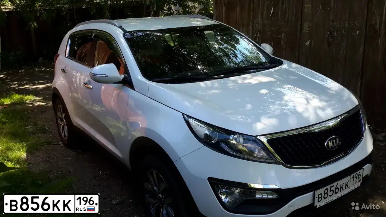 Фото автомобиля KIA SPORTAGE, 2014 — госномер В856КК196. Цвет: Белый