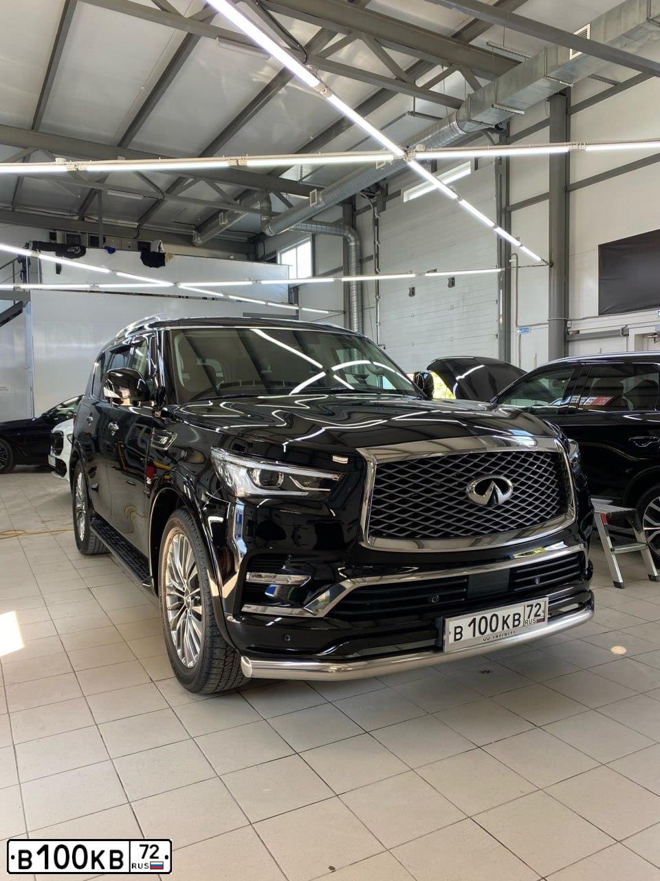 Фото автомобиля INFINITI QX80 /QX56/, 2018 — госномер В100КВ72. Цвет: ЧЕРНЫЙ