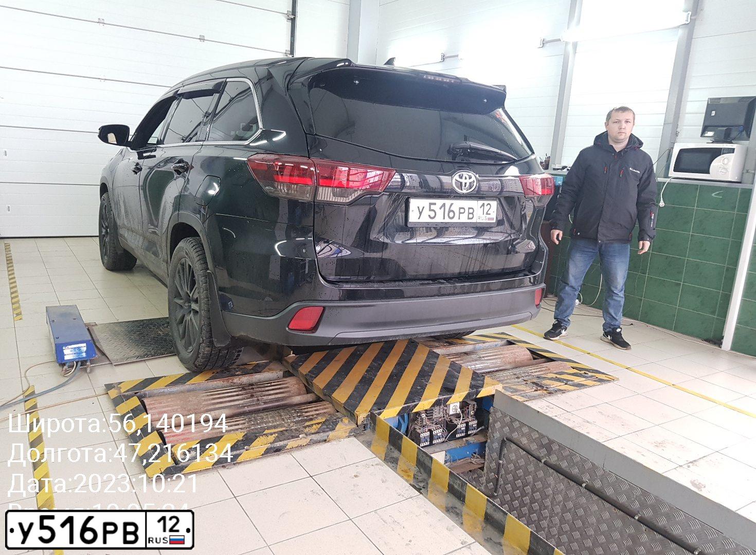Фото автомобиля TOYOTA HIGHLANDER, 2019 — госномер Н111НН12. Цвет: ЧЕРНЫЙ