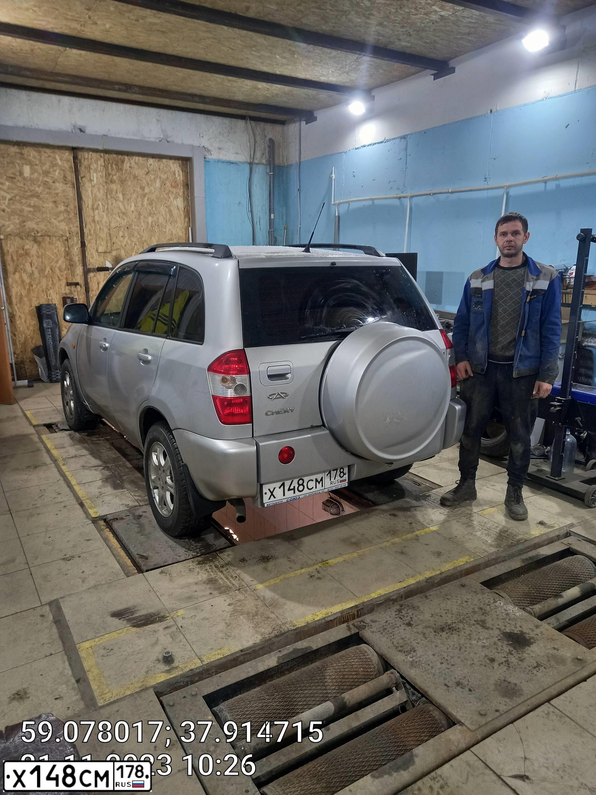 Фото автомобиля CHERY TIGGO, 2011 — госномер Е345РХ147. Цвет: Серебристый