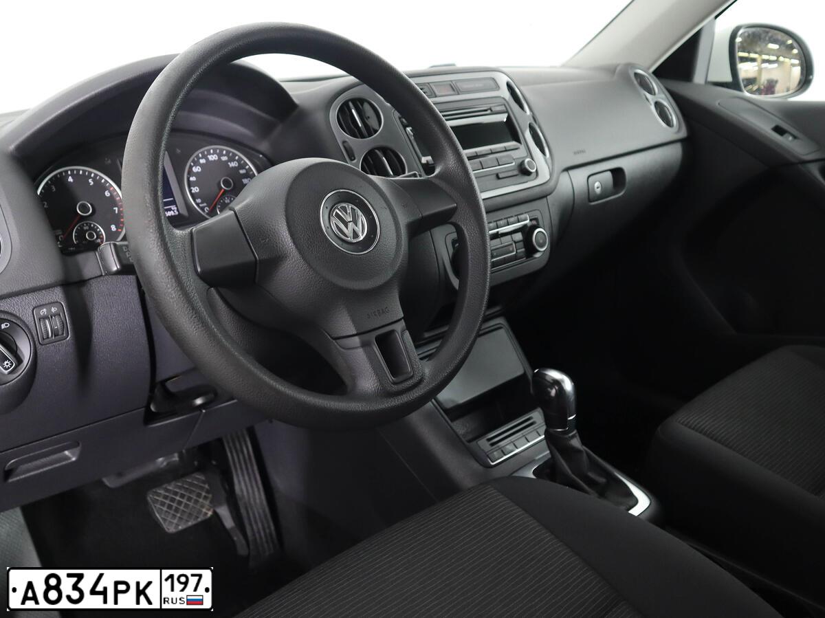 Фото автомобиля VOLKSWAGEN TIGUAN, 2011 — госномер С982МА196. Цвет: Белый