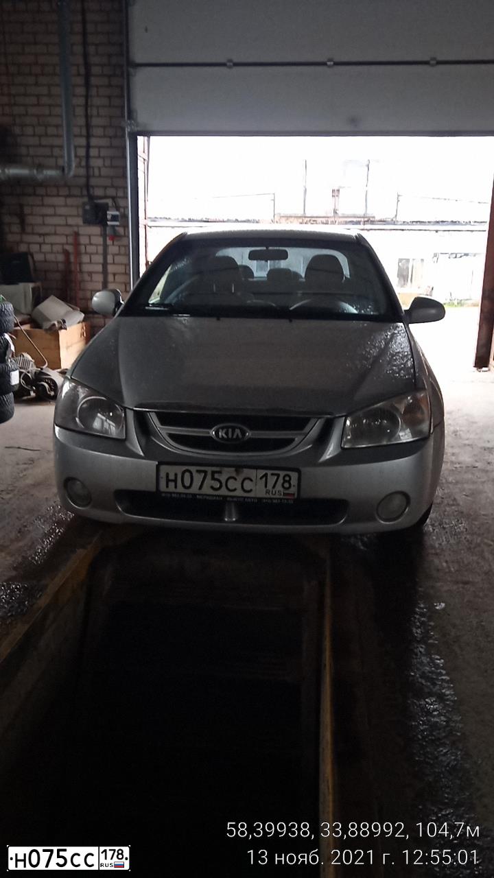 Фото автомобиля KIA CERATO, 2006 — госномер Р101АЕ180. Цвет: Серебристый