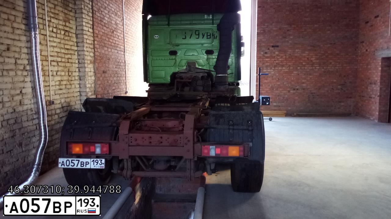 Фото автомобиля VOLVO F12, 1990 — госномер У404СР31. Цвет: ЗЕЛЕНЫЙ