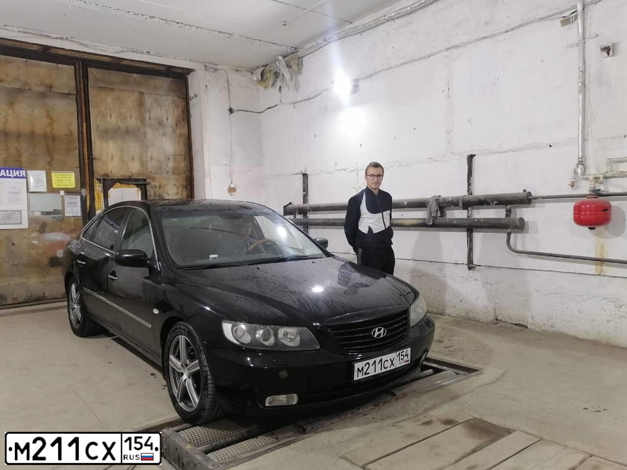 Фото автомобиля HYUNDAI GRANDEUR, 2006 — госномер М211СХ154. Цвет: ЧЕРНЫЙ