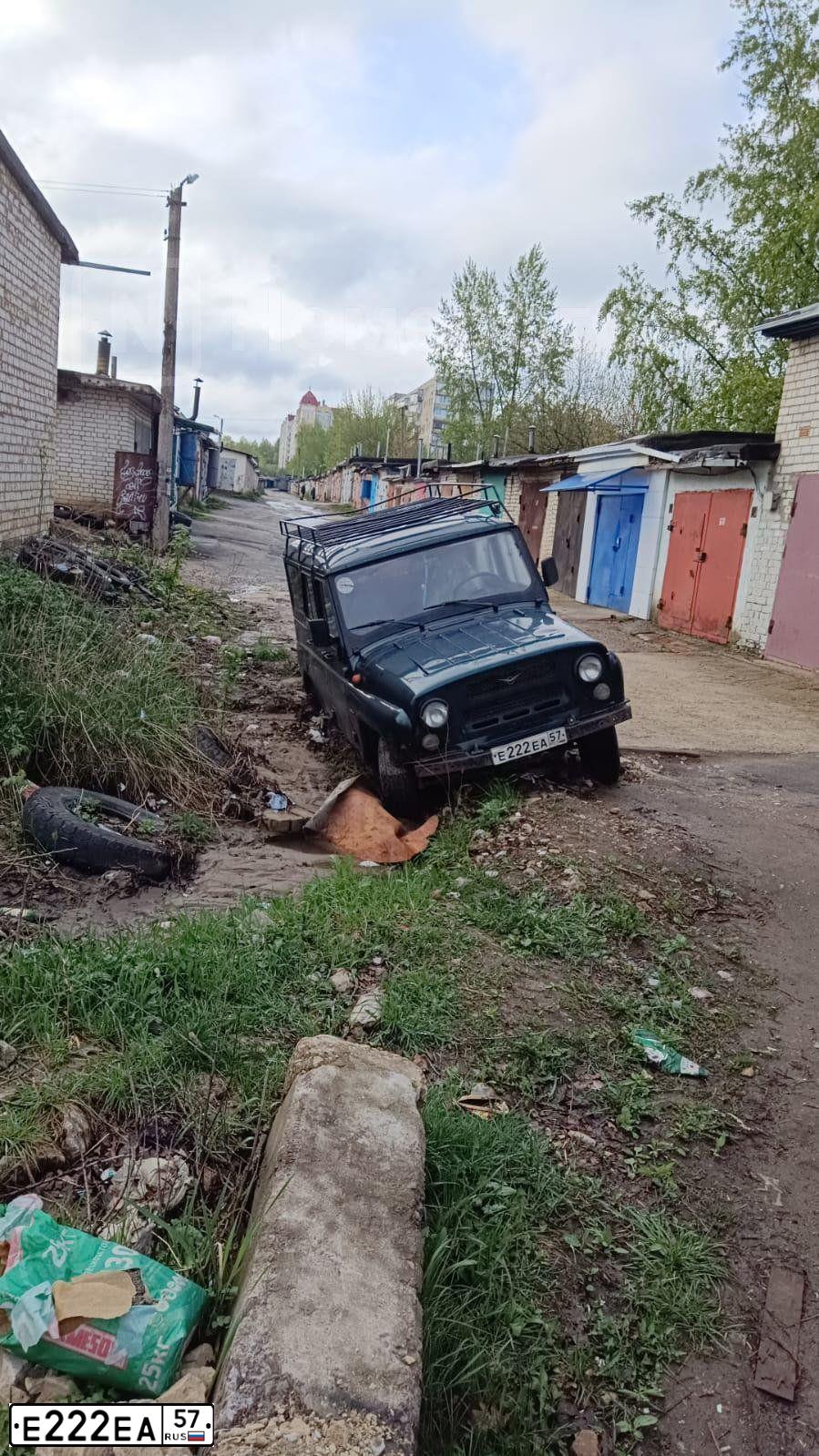 Фото автомобиля UAZ 3151 / HUNTER, 2011 — госномер Е222ЕА57. Цвет: ЗЕЛЕНЫЙ