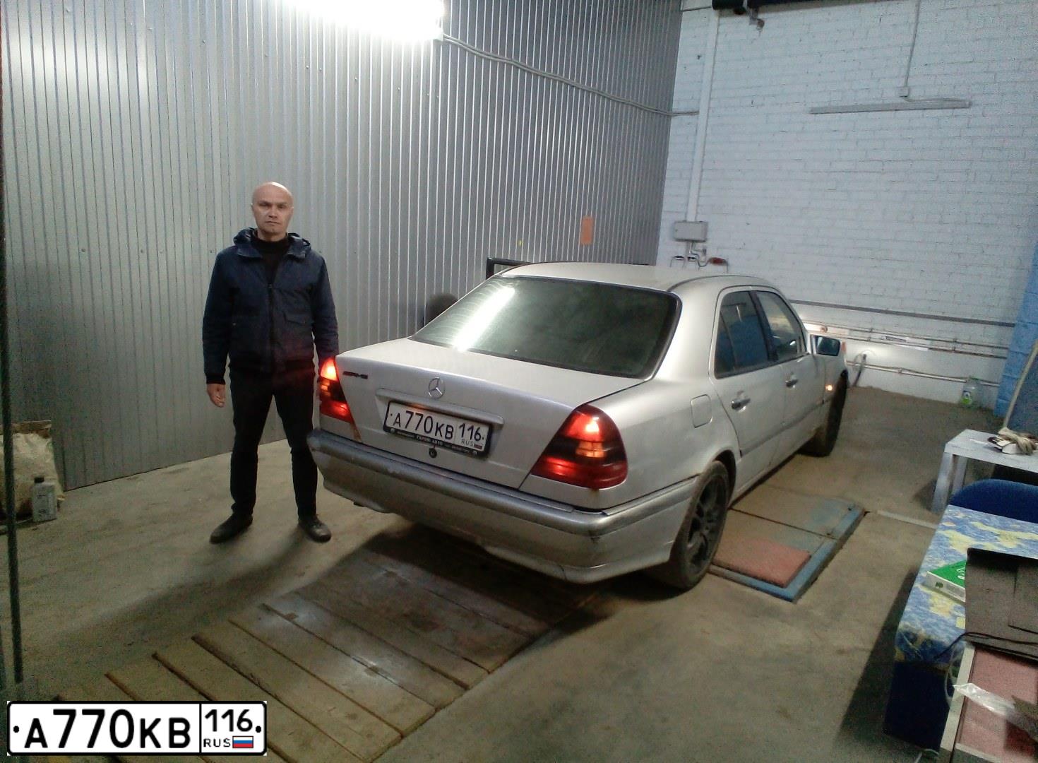 Фото автомобиля MERCEDES C-KLASSE, 1997 — госномер А770КВ116. Цвет: БЕЛЫЙ (СЕРЫЙ)
