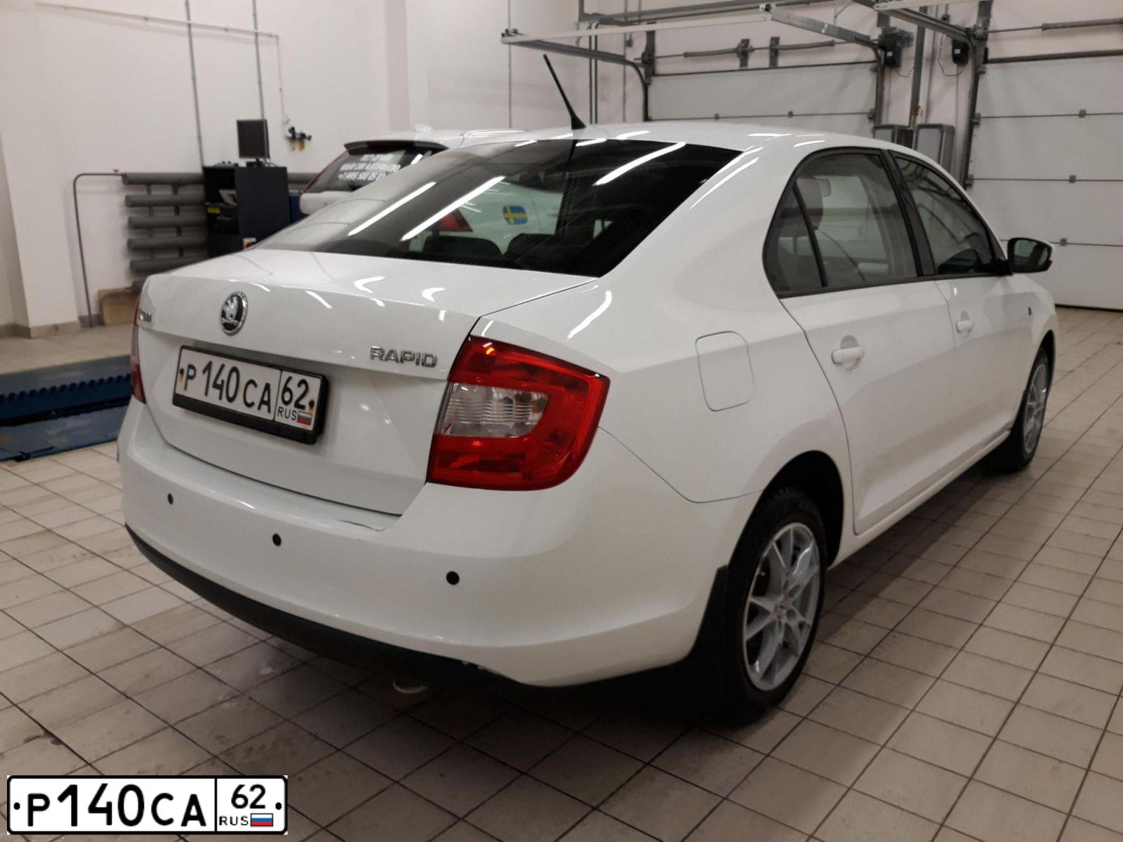 Фото автомобиля SKODA RAPID, 2014 — госномер В410ТК33. Цвет: Белый
