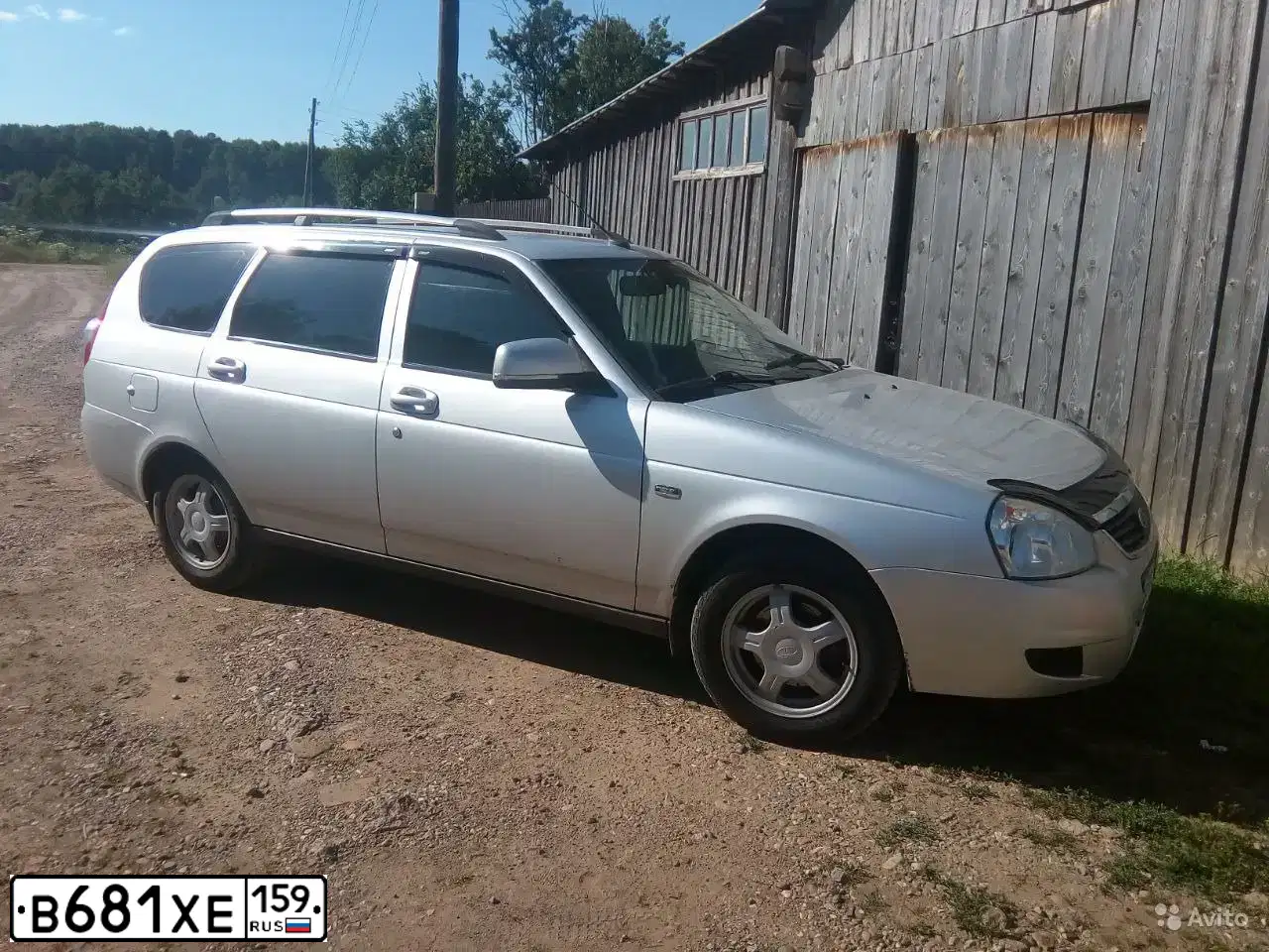 Фото автомобиля LADA 2171 PRIORA, 2013 — госномер В681ХЕ198. Цвет: СВЕТЛО-СЕРЕБРИСТЫЙ МЕТАЛЛ