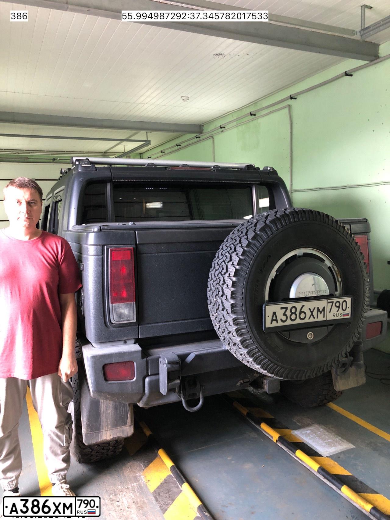 Фото автомобиля HUMMER H2, 2004 — госномер В525ОС797. Цвет: ЧЕРНЫЙ