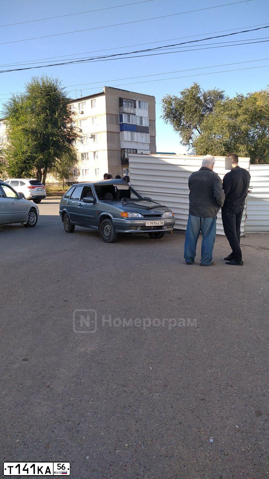 Фото автомобиля LADA 2114 SAMARA, 2011 — госномер Т141КА56. Цвет: средний серо-зеленый металлик