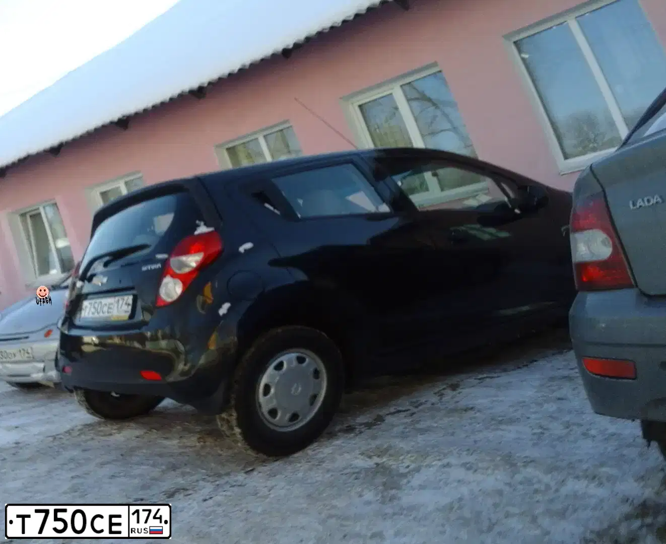 Фото автомобиля CHEVROLET SPARK, 2013 — госномер Т750СЕ174. Цвет: ЧЕРНЫЙ