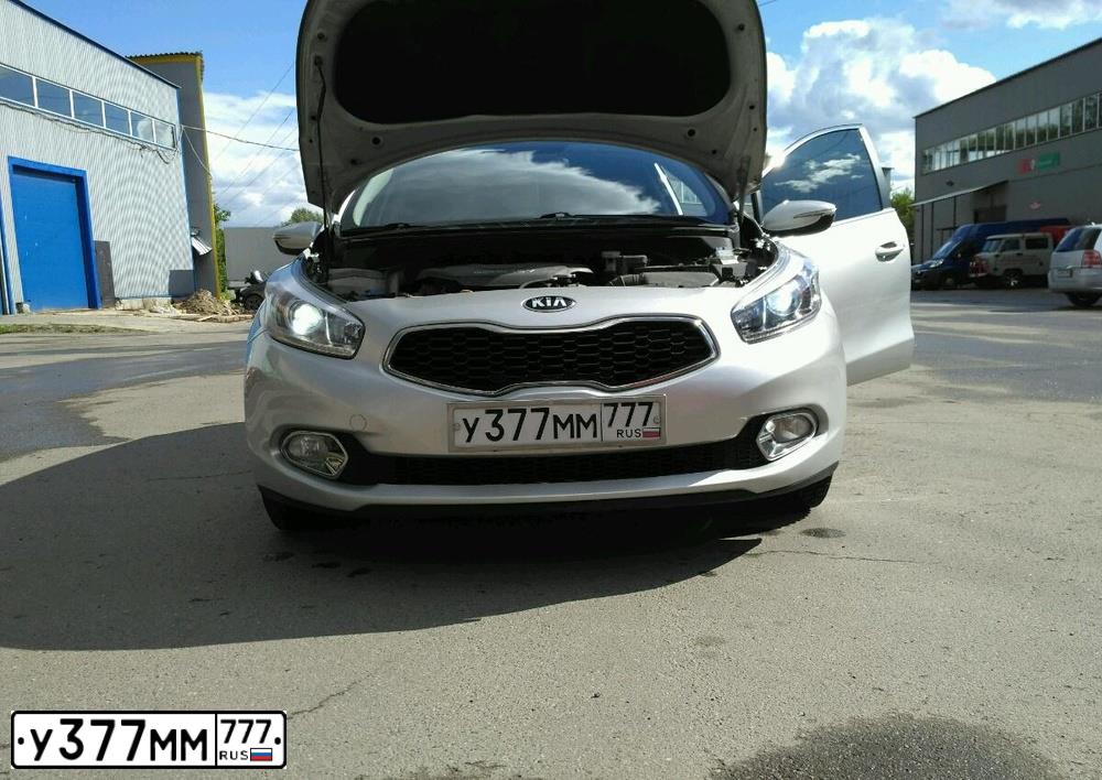 Фото автомобиля LADA 2104 LADA, 2000 — госномер С026ХР750. Цвет: СЛИВОЧНО-БЕЛЫЙ