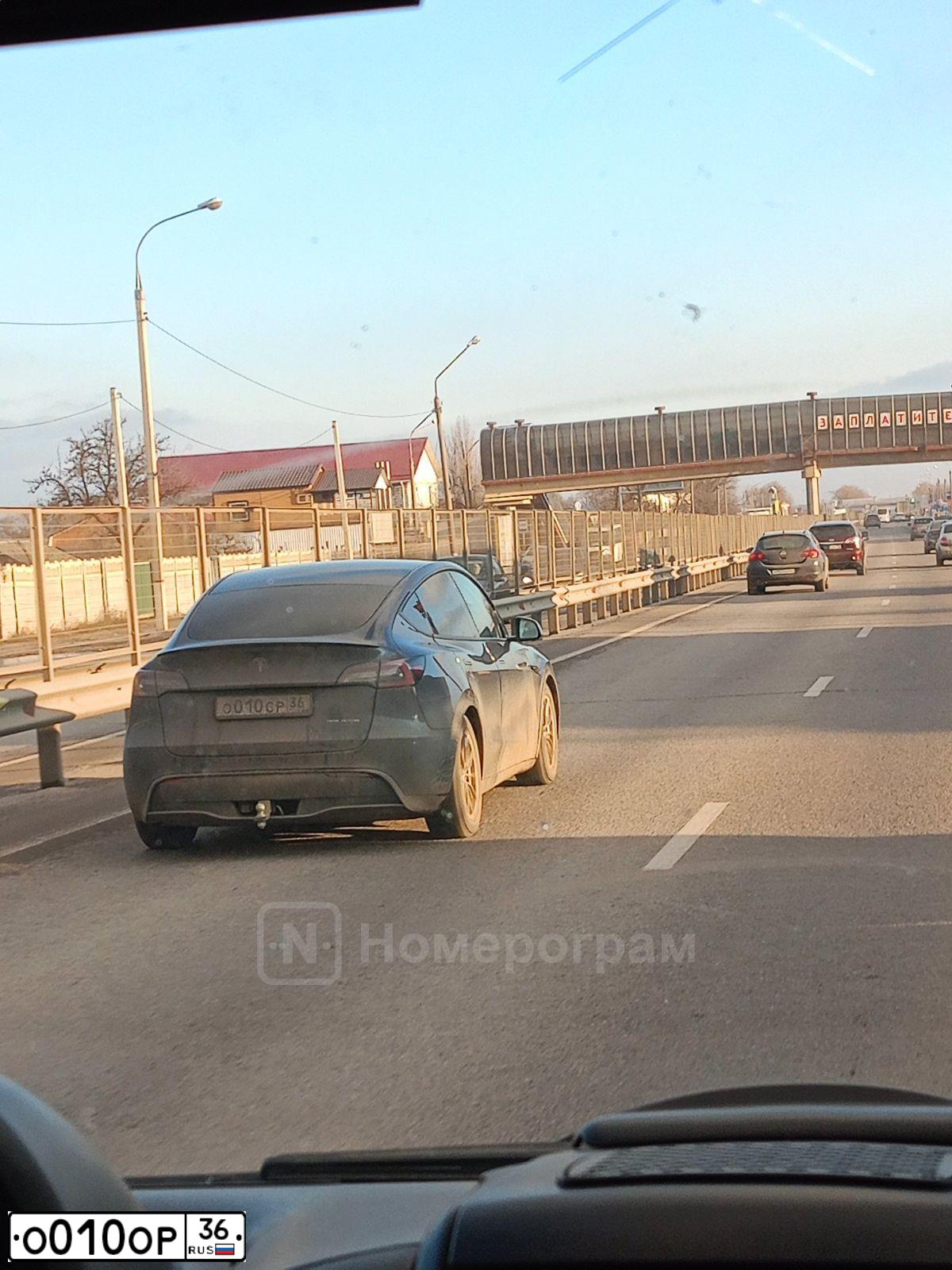Фото автомобиля FORD FOCUS, 2008 — госномер М879ВК136. Цвет: Белый