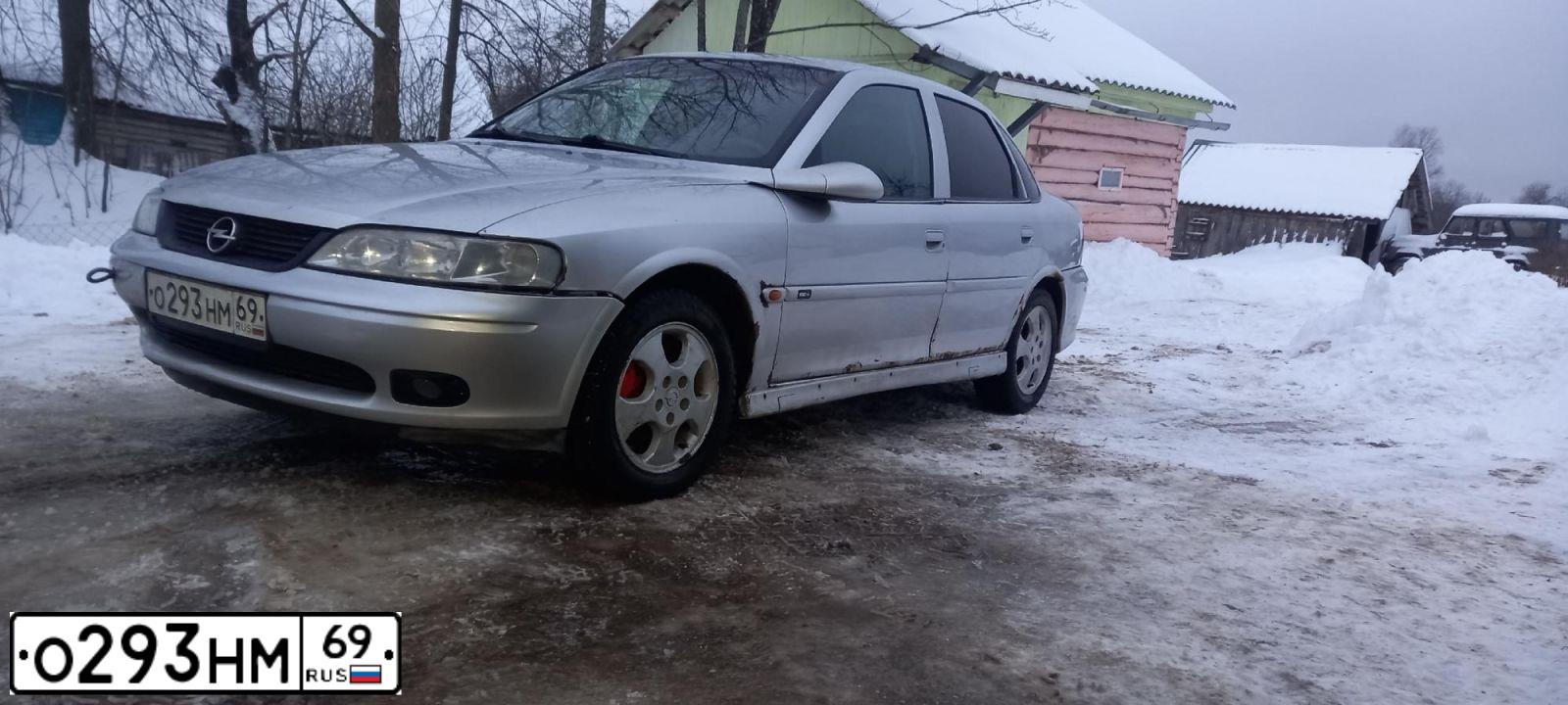 Фото автомобиля OPEL VECTRA, 1999 — госномер А175АХ180. Цвет: Серебристый