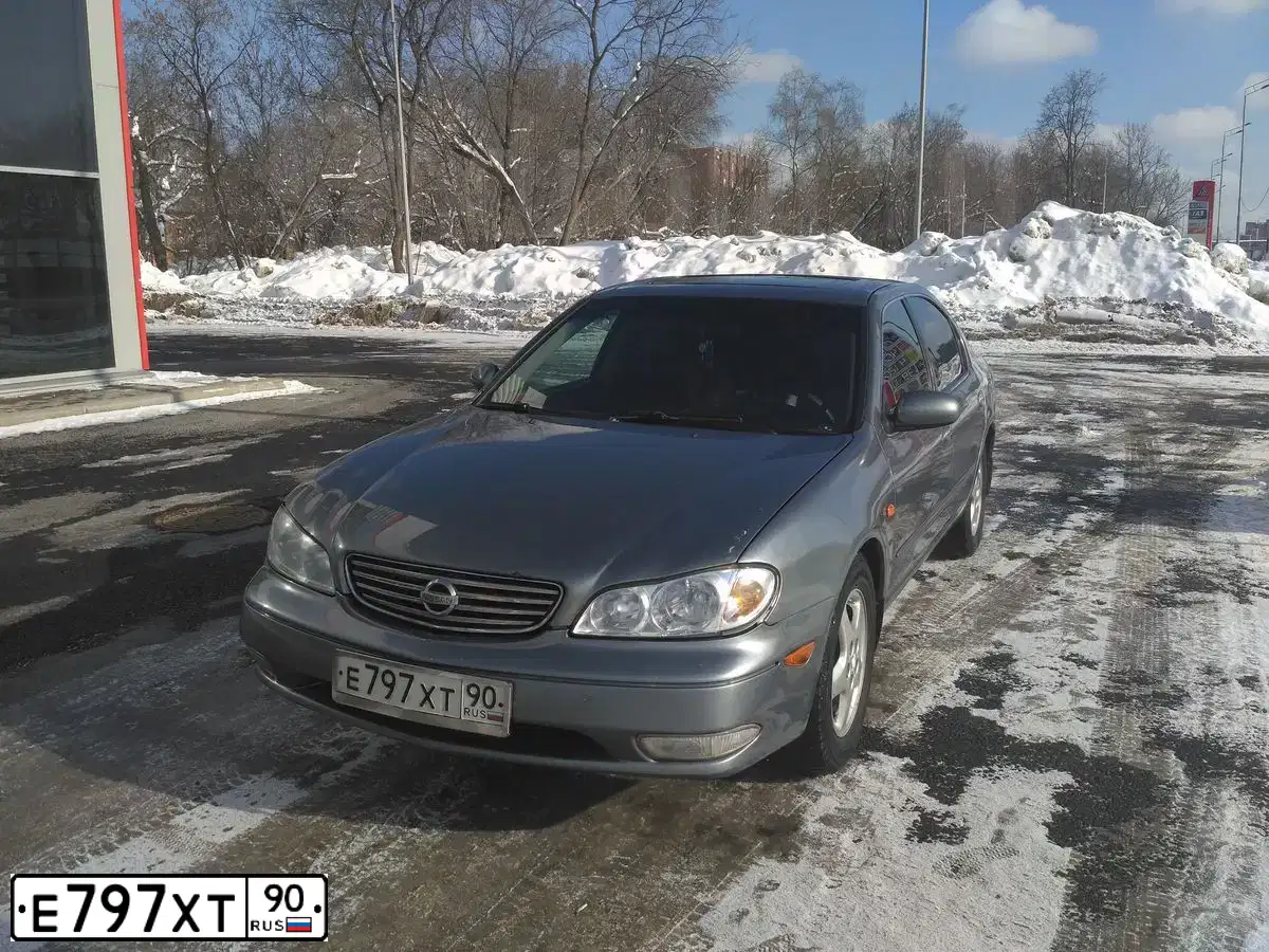 Фото автомобиля NISSAN MAXIMA, 2005 — госномер Е797ХТ90. Цвет: СЕРЫЙ