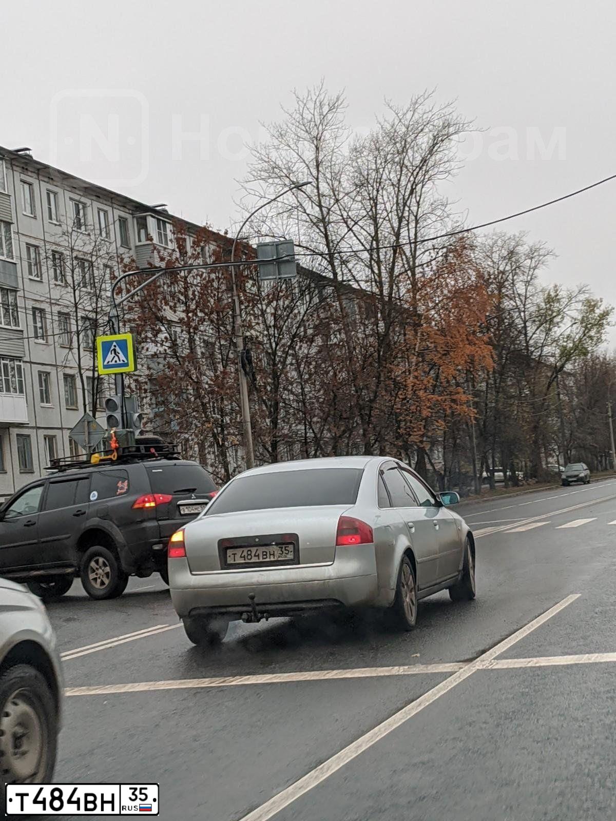 Фото автомобиля AUDI A6, 1998 — госномер А152ЕХ76. Цвет: СЕРЫЙ