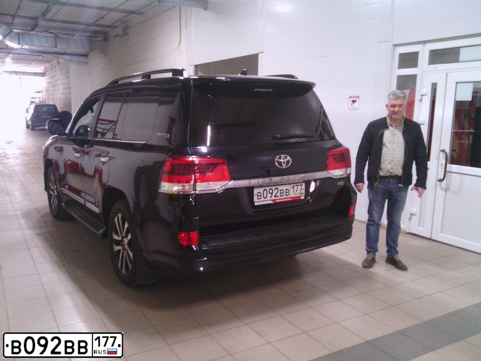 Фото автомобиля TOYOTA LANDCRUISER 200, 2019 — госномер В092ВВ177. Цвет: ЧЕРНЫЙ