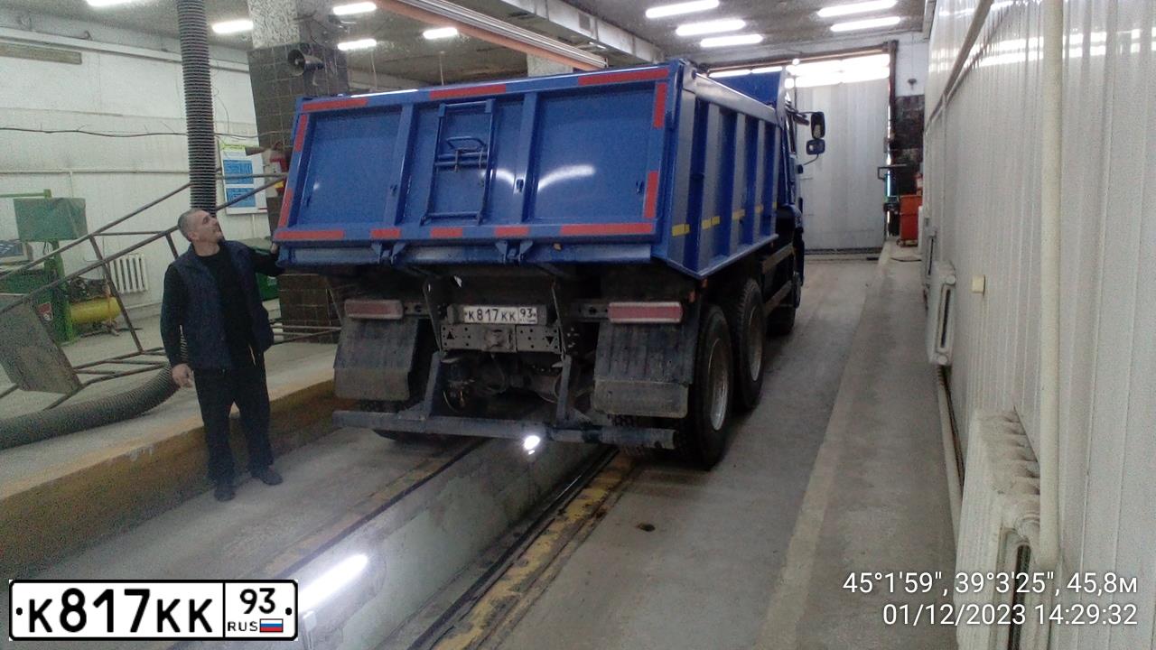Фото автомобиля KAMAZ 55111 /6X4/, 1999 — госномер К817КК93. Цвет: синий