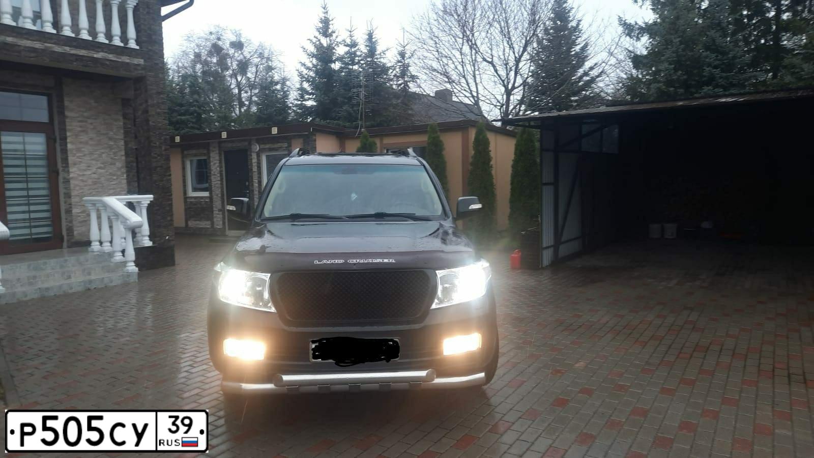 Фото автомобиля TOYOTA LAND CRUISER 200, 2010 — госномер Т637НВ39