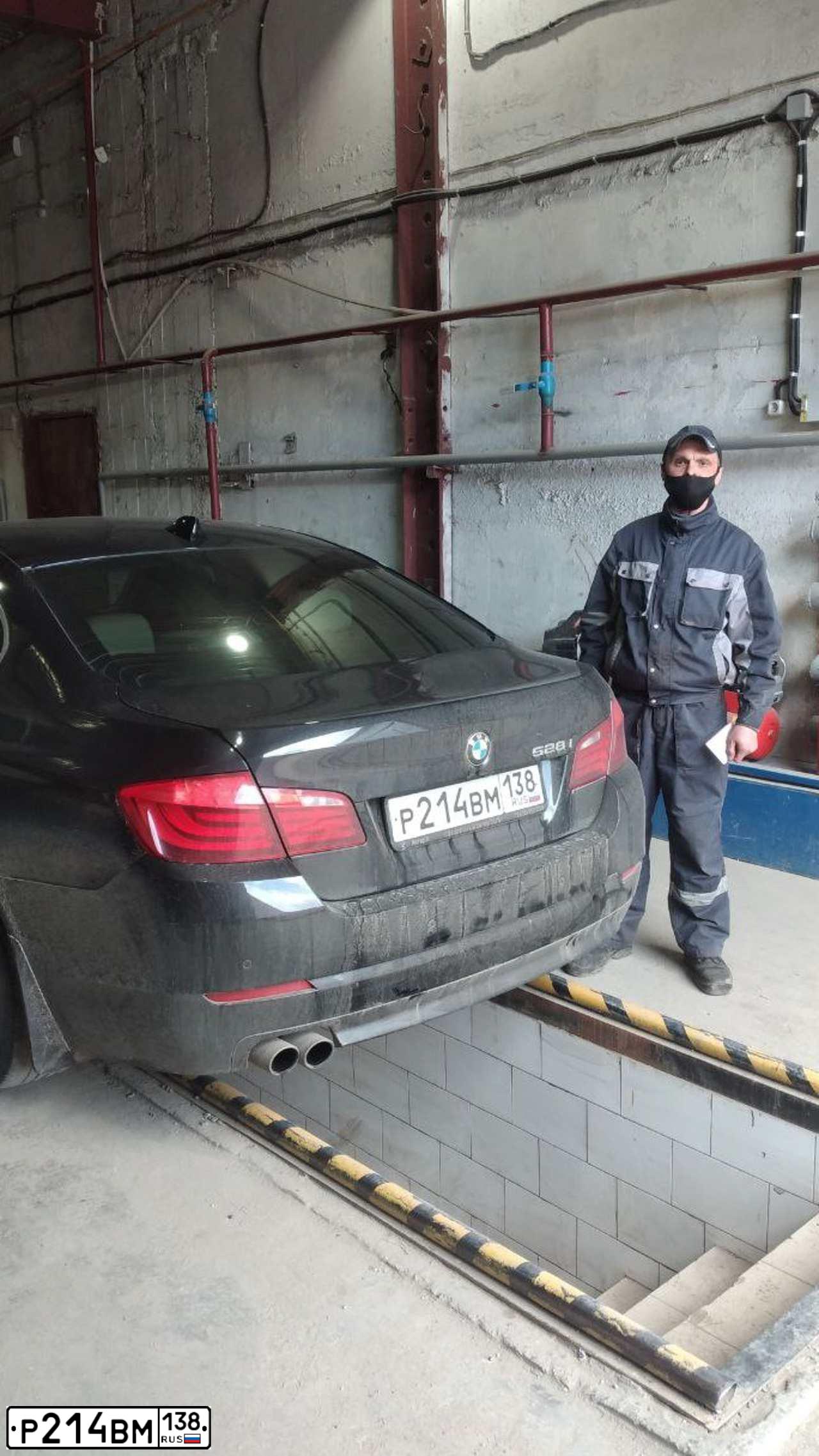 Фото автомобиля BMW SERIE 5, 2010 — госномер Е400СС38. Цвет: ЧЕРНЫЙ
