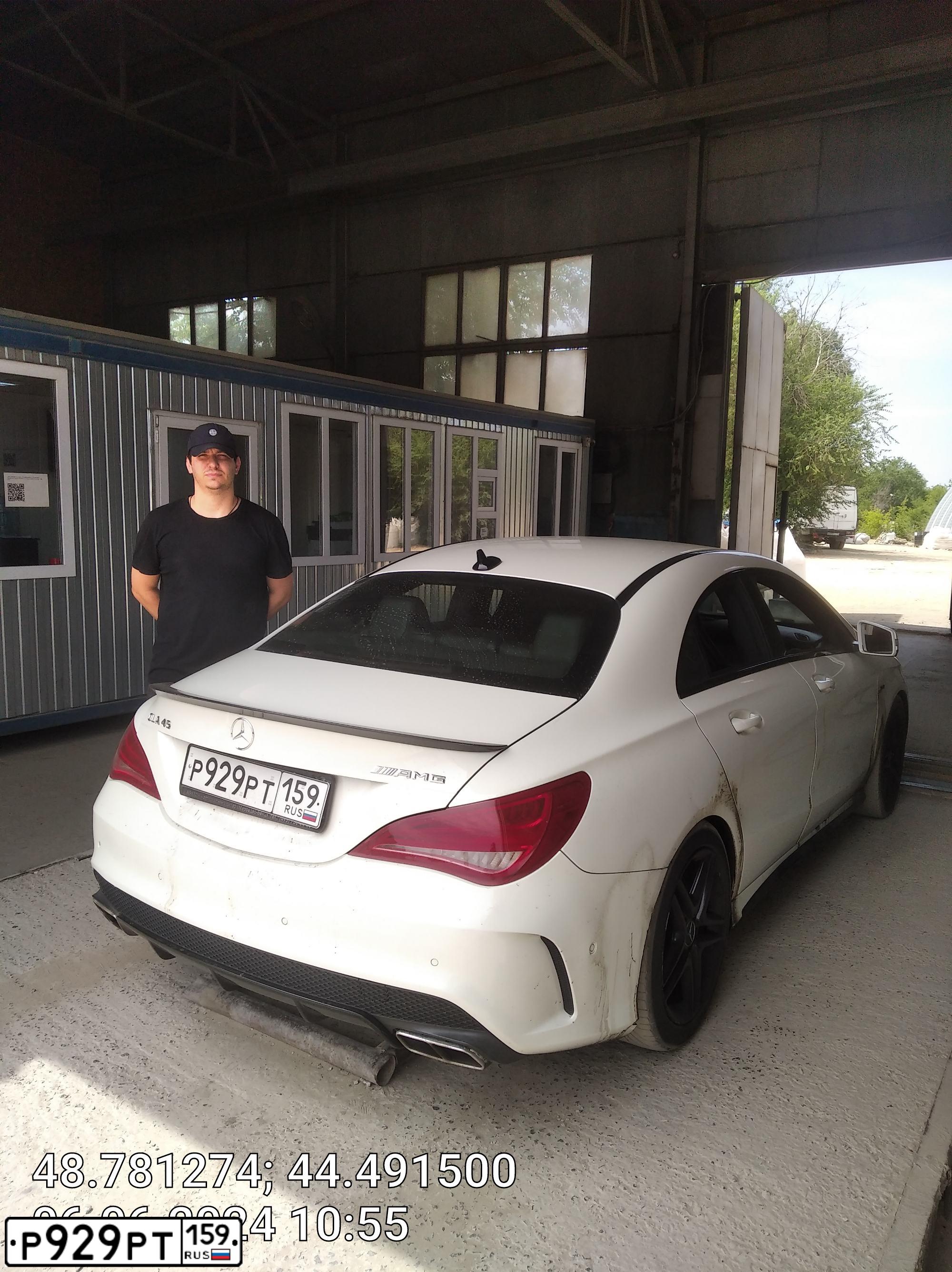 Фото автомобиля MERCEDES CLA-KLASSE, 2014 — госномер Е957МС136. Цвет: Белый