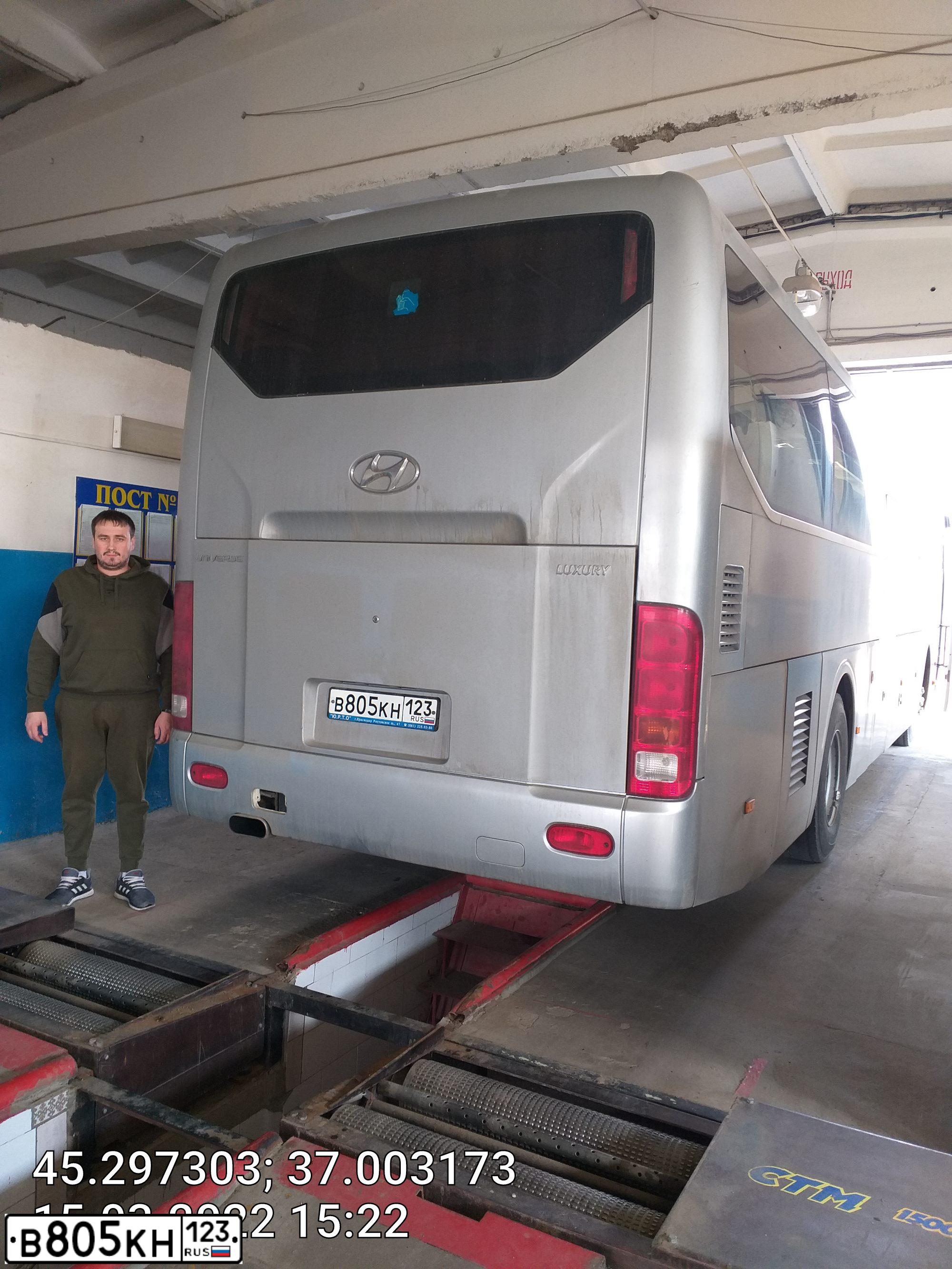 Фото автомобиля HYUNDAI UNIVERSE, 2011 — госномер В805КН123. Цвет: СЕРЫЙ