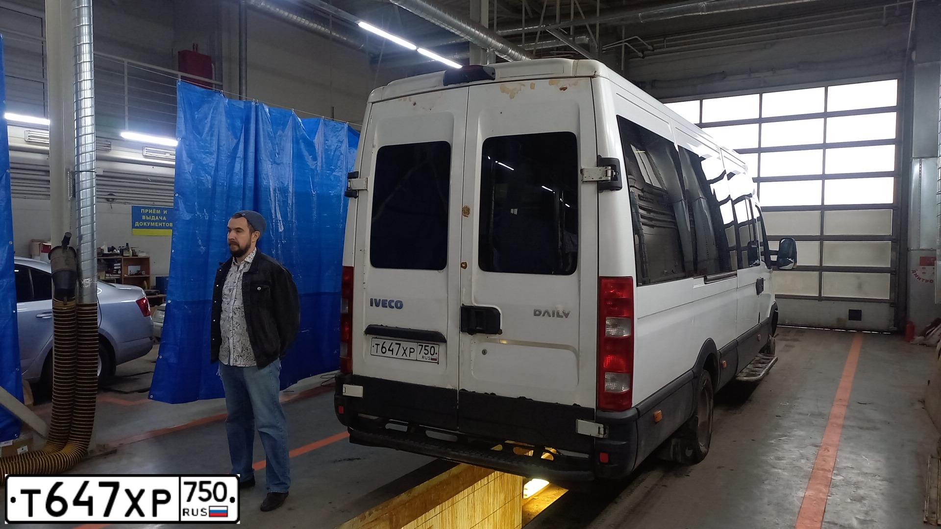 Фото автомобиля IVECO DAILY, 2013 — госномер Н021ТО31. Цвет: Белый