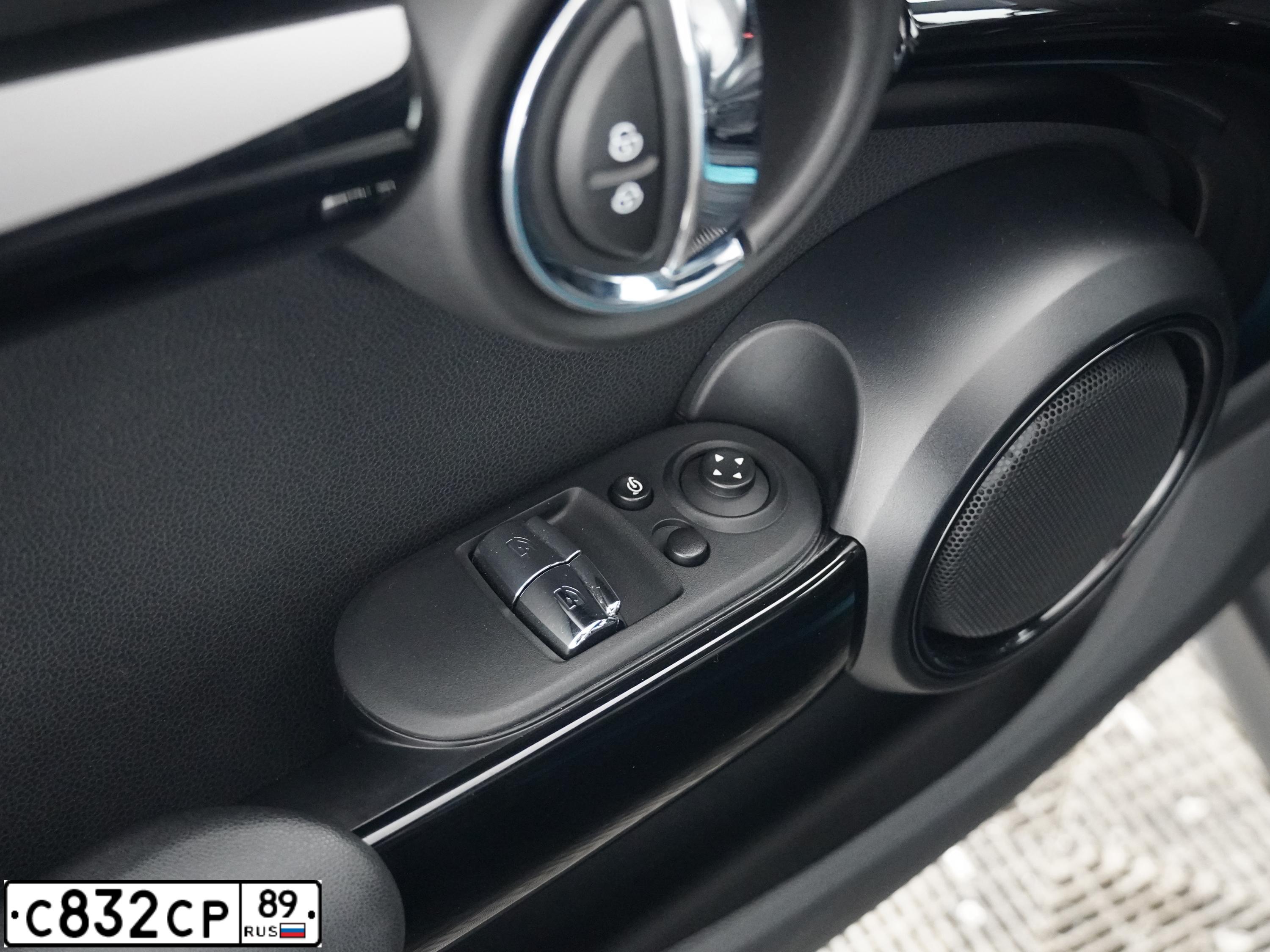 Фото автомобиля MINI MINI, 2020 — госномер С466НО797. Цвет: СЕРЫЙ