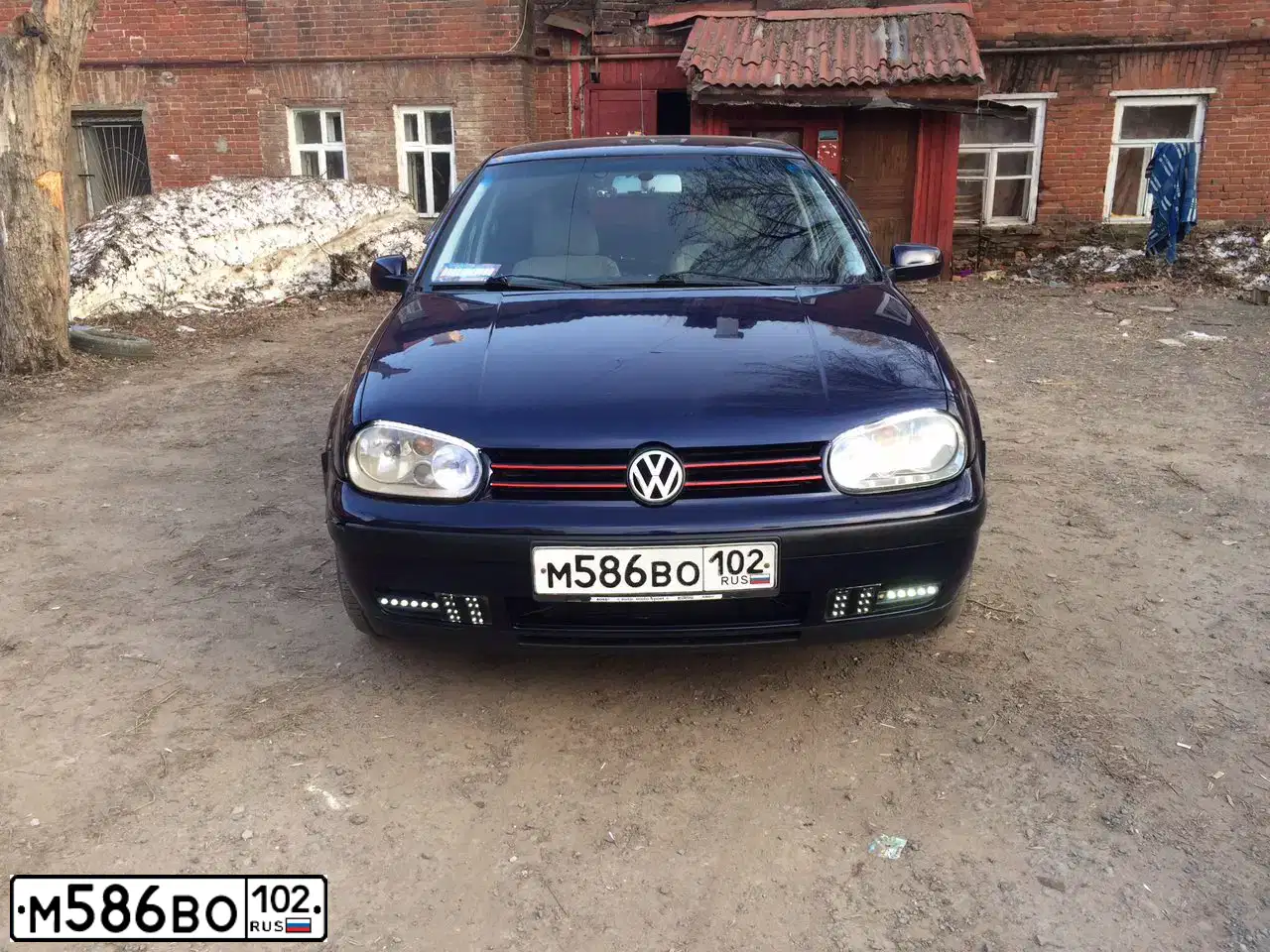 Фото автомобиля VOLKSWAGEN GOLF, 2000 — госномер К888УК174. Цвет: синий