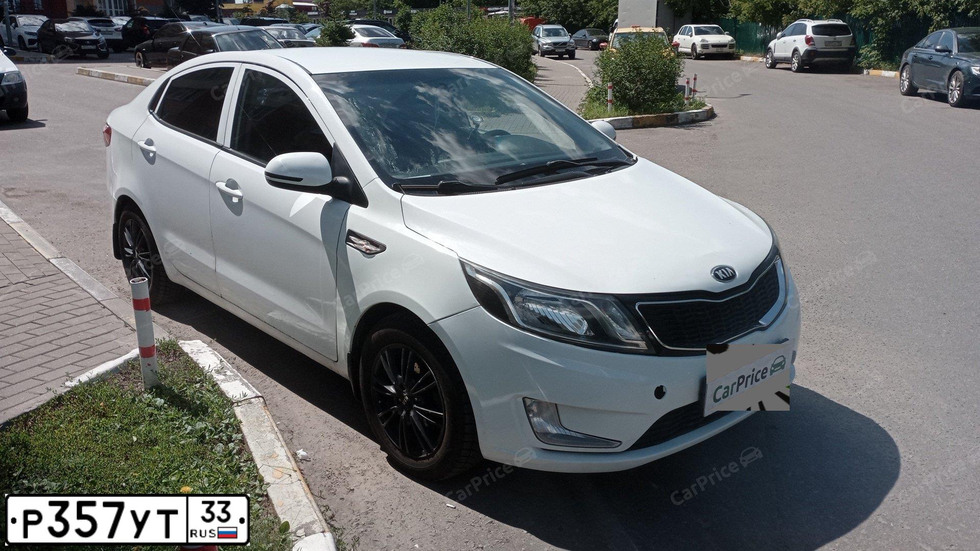 Фото автомобиля KIA RIO, 2014 — госномер О998ЕМ750. Цвет: Белый