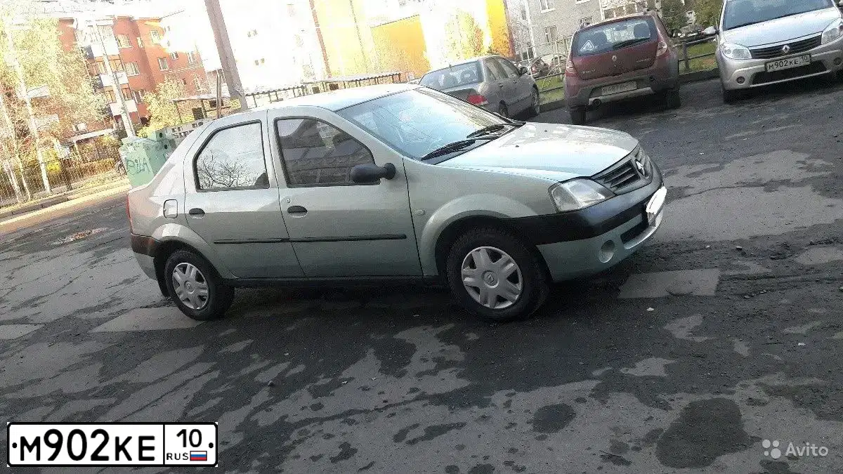 Фото автомобиля RENAULT SANDERO, 2014 — госномер М902КЕ10. Цвет: СВЕТЛО-СЕРЫЙ