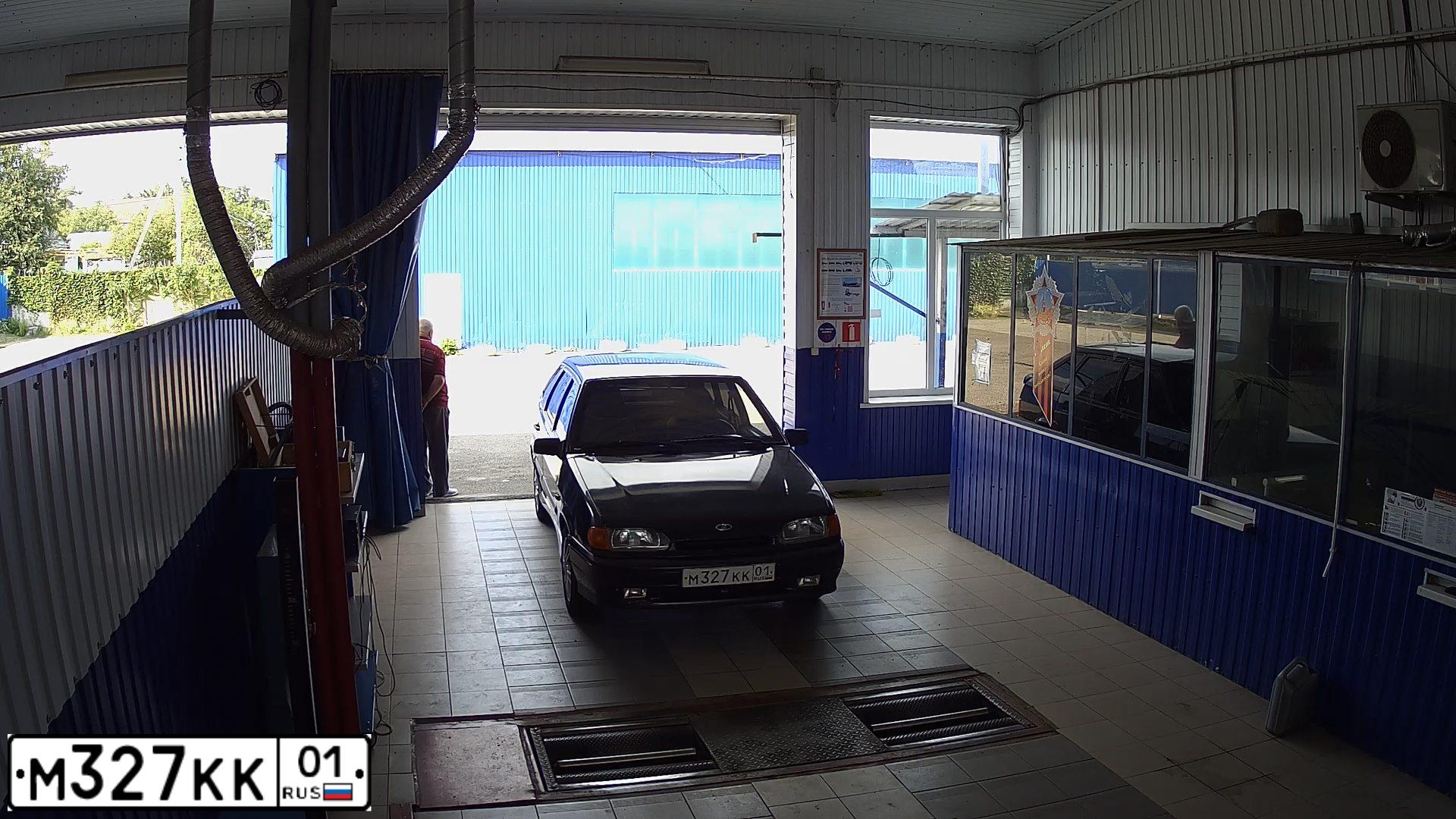 Фото автомобиля LADA 2114 SAMARA, 2009 — госномер М327КК01. Цвет: ГРАФИТОВЫЙ МЕТАЛЛИК