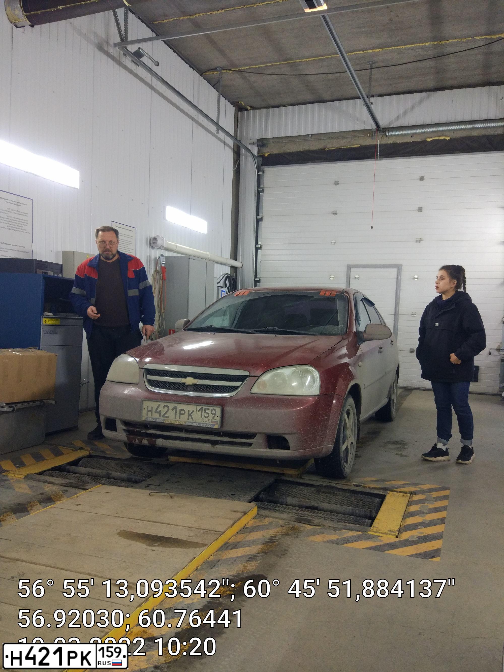 Фото автомобиля CHEVROLET LACETTI, 2007 — госномер Н421РК159. Цвет: Красный