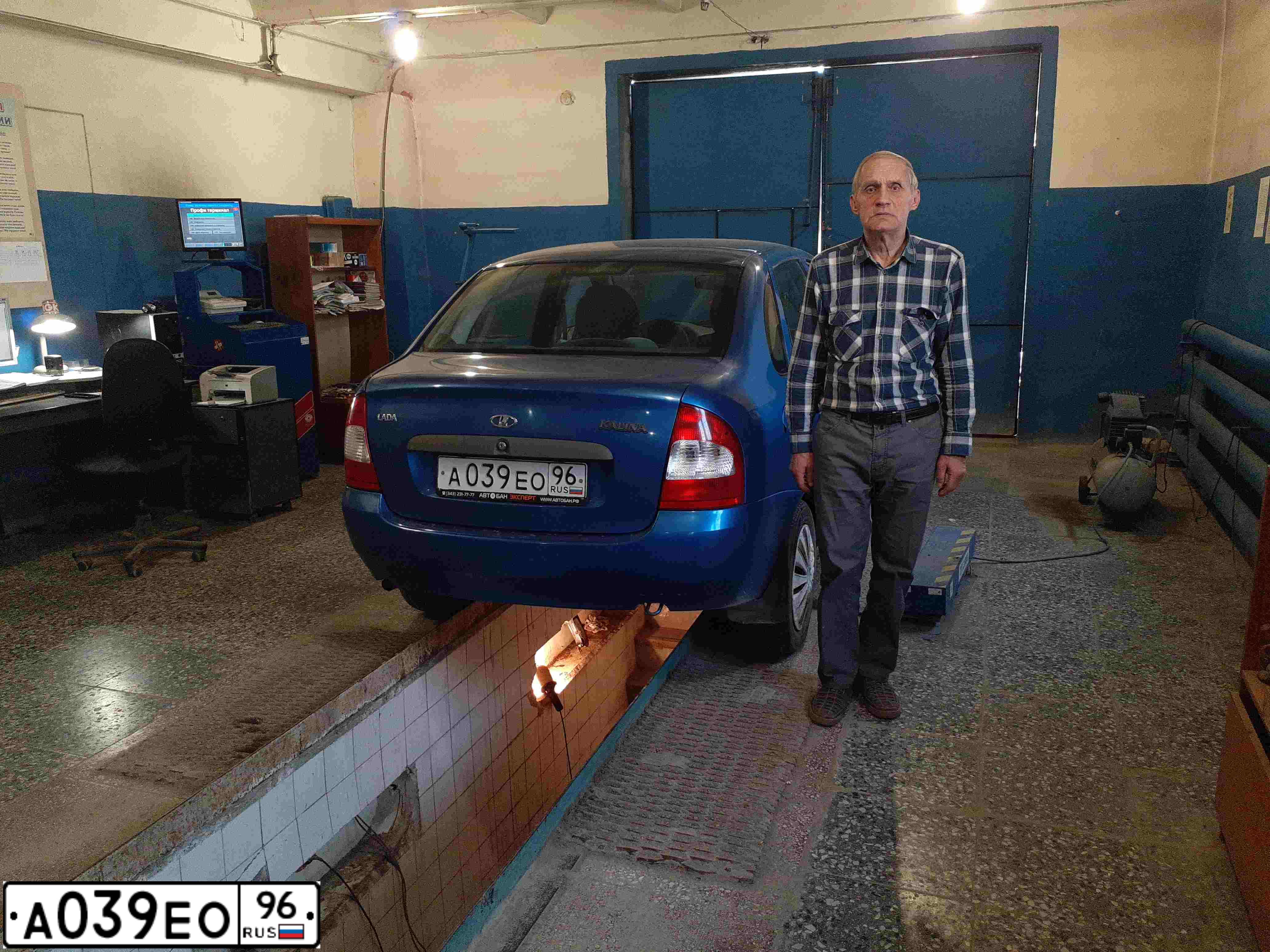 Фото автомобиля LADA 1118 KALINA, 2006 — госномер А039ЕО96. Цвет: синий