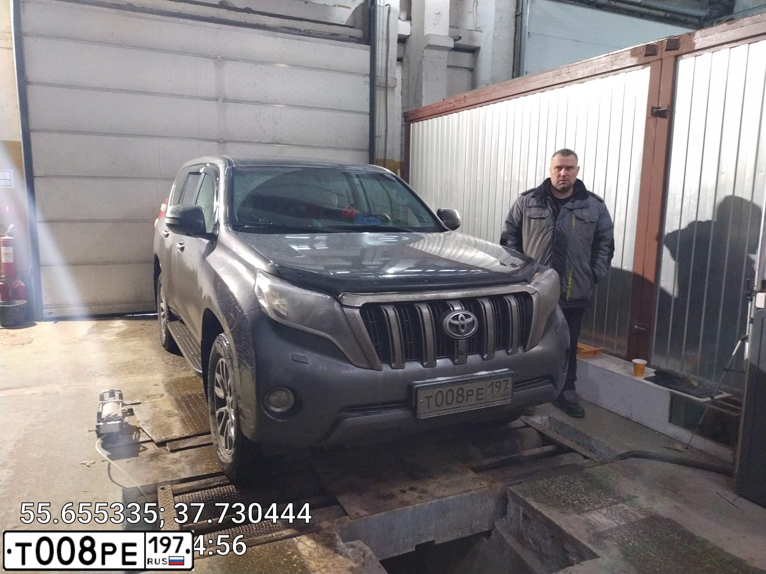 Фото автомобиля JEEP GRAND CHEROKEE, 2011 — госномер А208ТН777. Цвет: ЧЕРНЫЙ