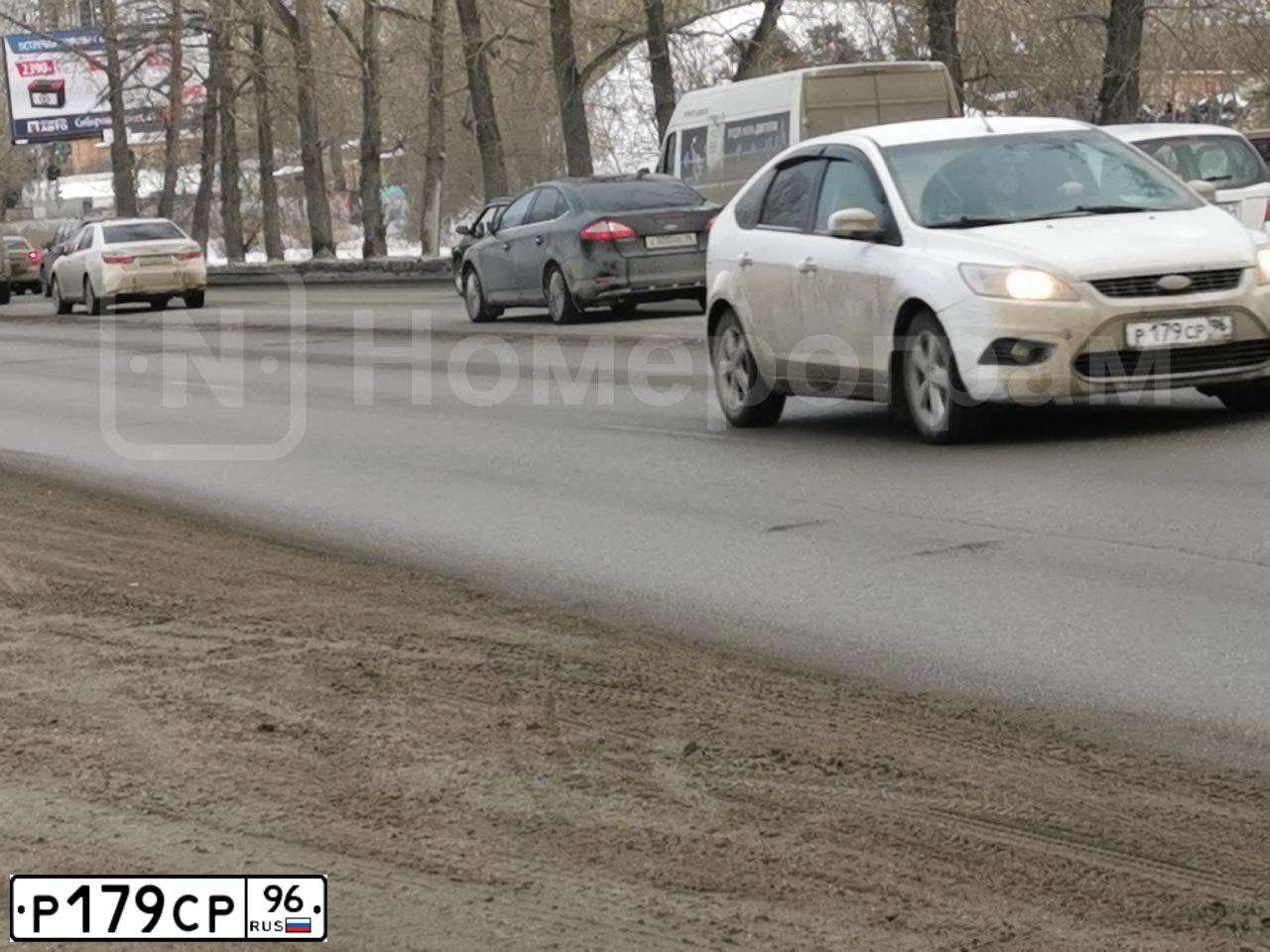 Фото автомобиля FORD FOCUS, 2010 — госномер Р179СР96. Цвет: Белый