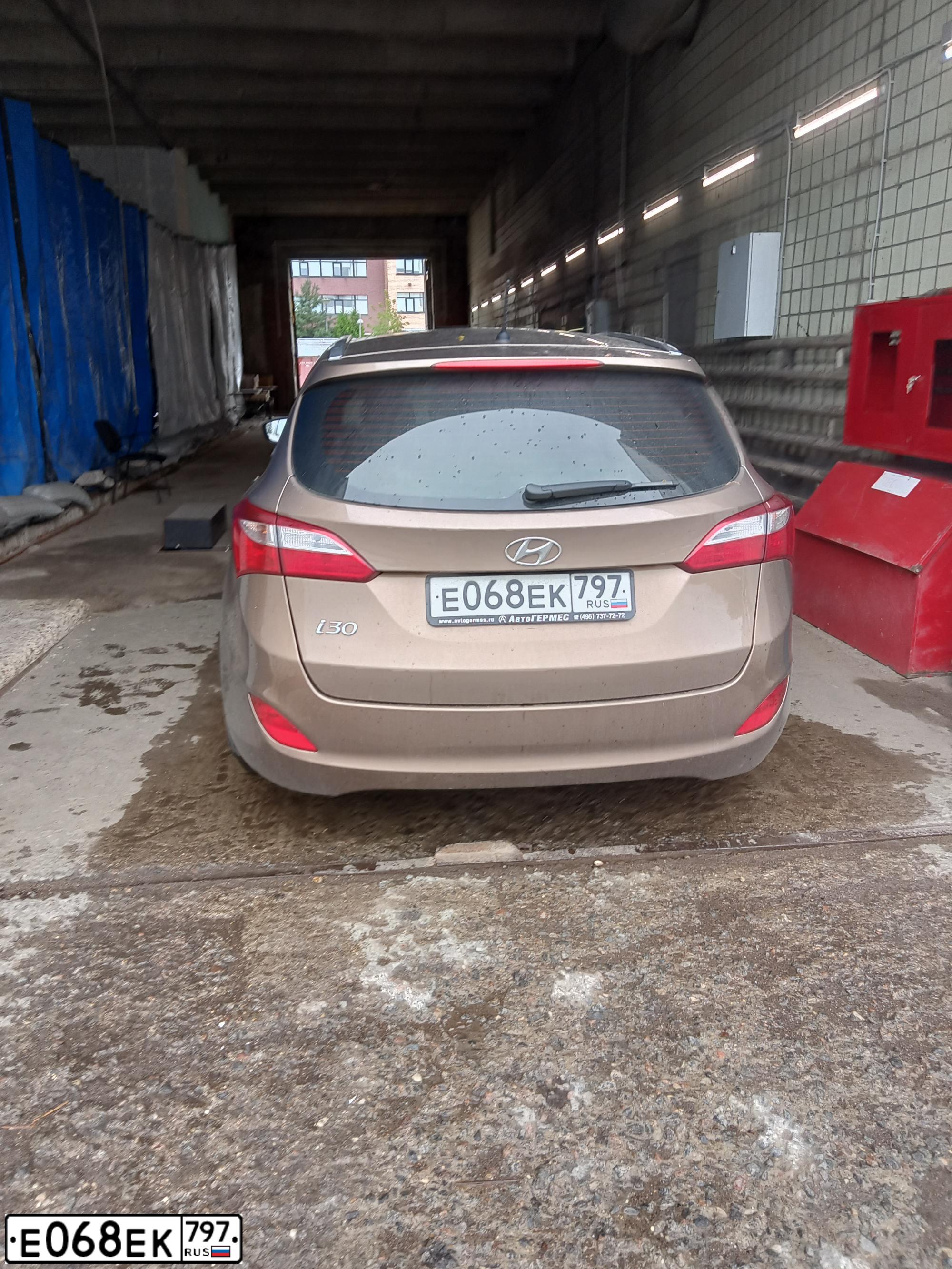 Фото автомобиля HYUNDAI I30, 2012 — госномер Е068ЕК797. Цвет: бронзовый