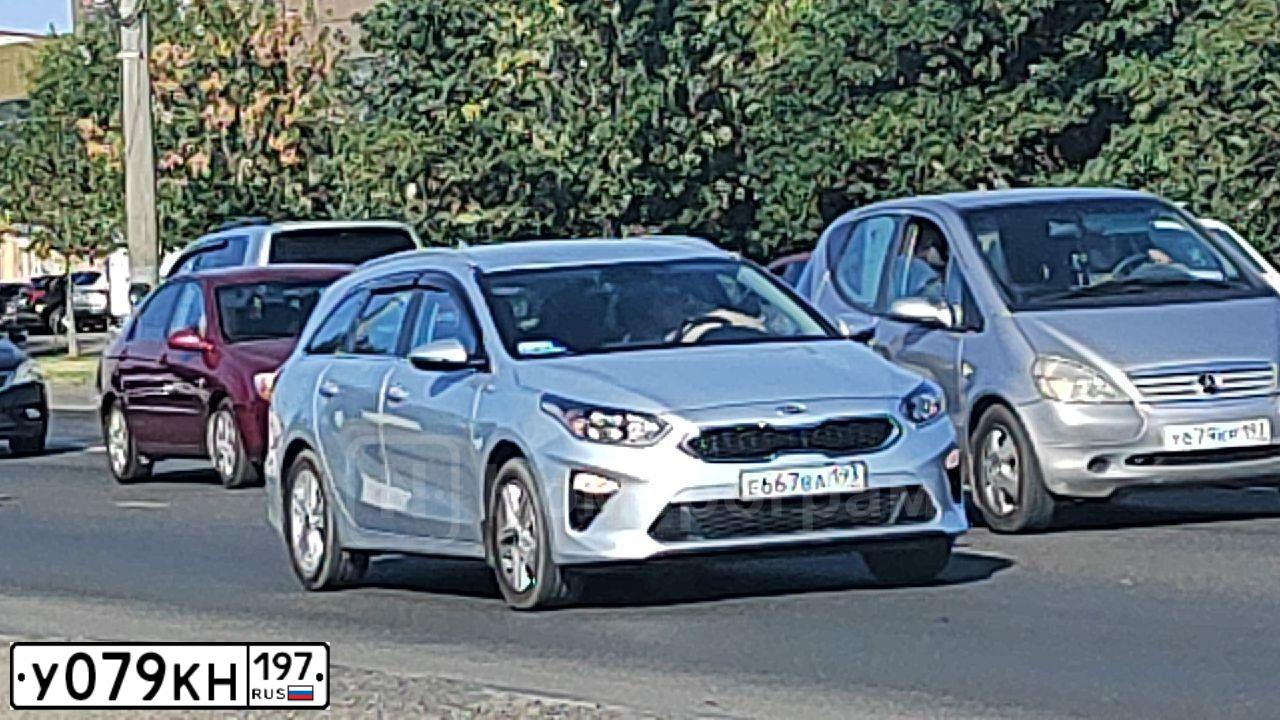 Фото автомобиля RENAULT SANDERO, 2011 — госномер У079КН197. Цвет: БЕЖЕВЫЙ